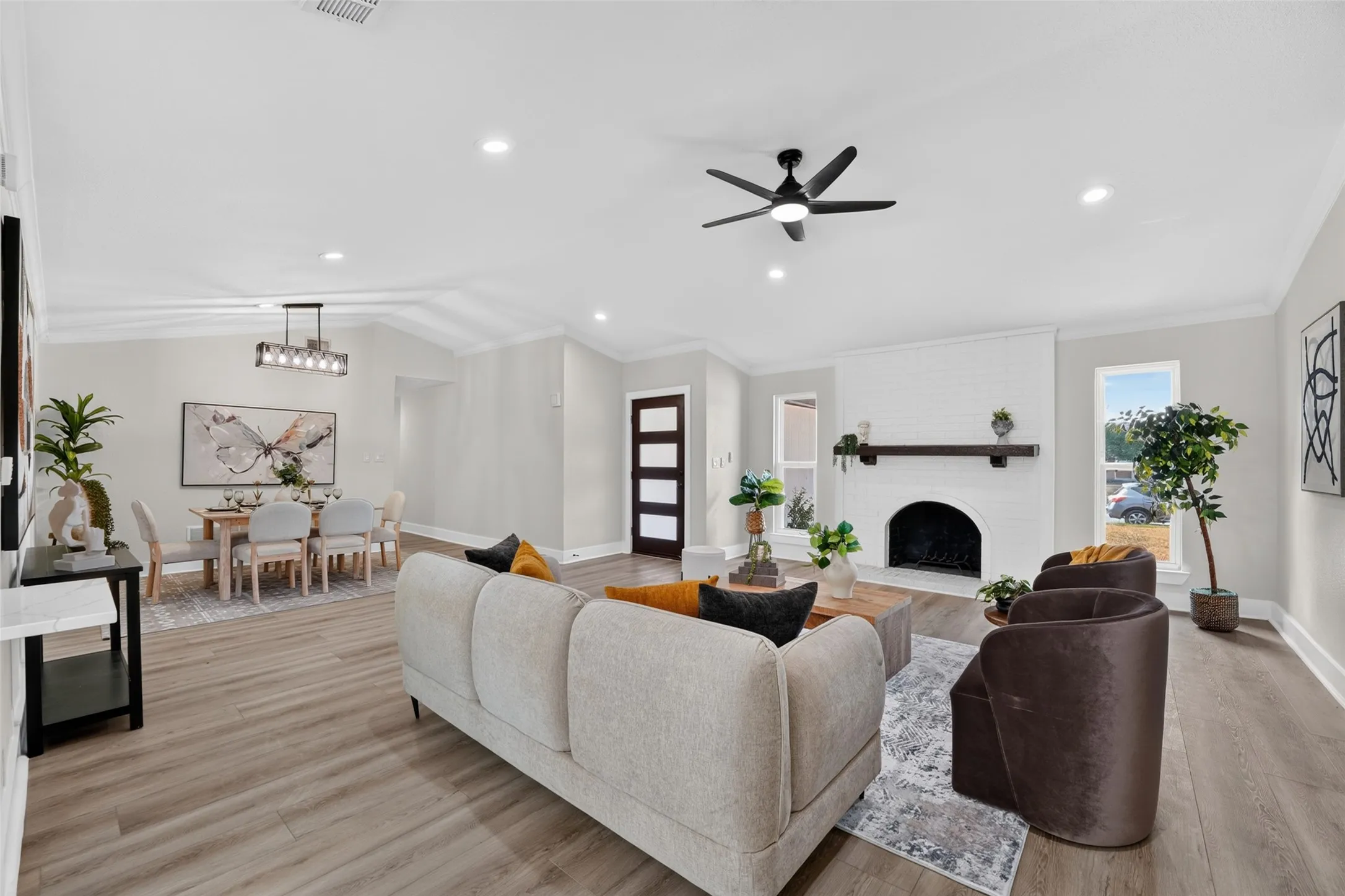 Single Family Residence For Sale in Dallas County , 1713 Baylor Drive, Richardson, Texas 75081, 3 Bedroom, 2 Bathroom, 2 Garage spaces, 1,924 Sqft, built in 1972, mls#21397266, Real Estate Agent in Richardson, Homes For Sale in Dallas county, Homes For Sale in Richardson, Realtor in Richardson Texas, Real Estate Brokerage Independent Realty Texas, Luminita Cordes Realtor