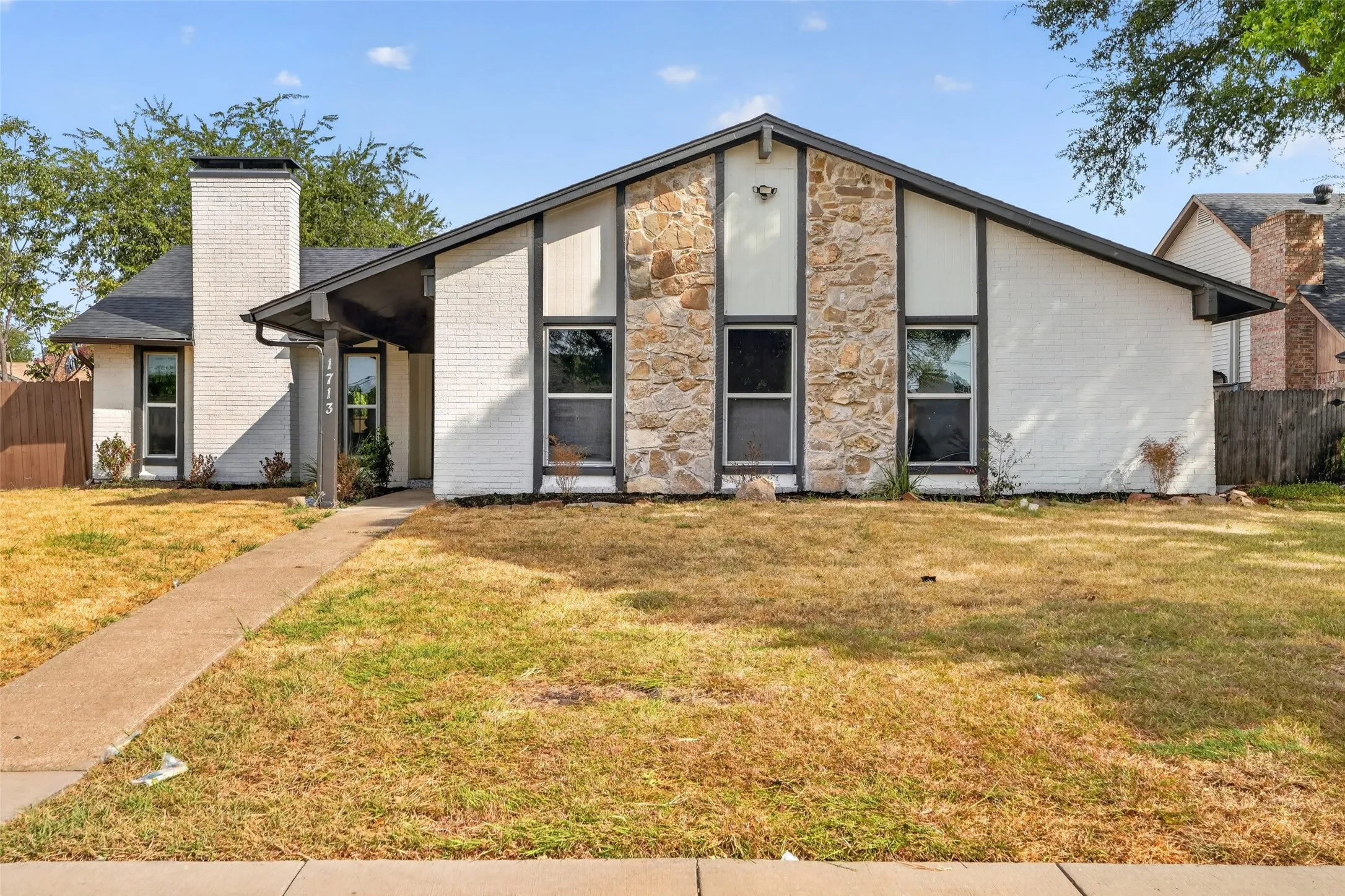 Single Family Residence For Sale in Dallas County , 1713 Baylor Drive, Richardson, Texas 75081, 3 Bedroom, 2 Bathroom, 2 Garage spaces, 1,924 Sqft, built in 1972, mls#21397266, Real Estate Agent in Richardson, Homes For Sale in Dallas county, Homes For Sale in Richardson, Realtor in Richardson Texas, Real Estate Brokerage Independent Realty Texas, Luminita Cordes Realtor