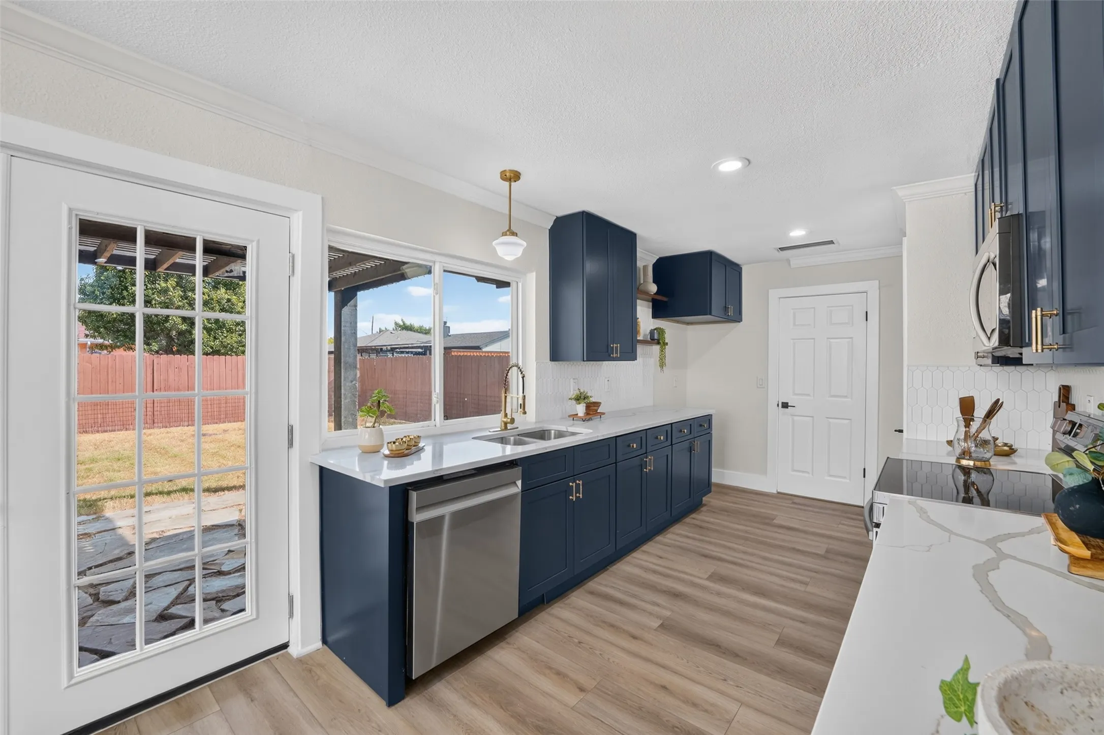 Single Family Residence For Sale in Dallas County , 1713 Baylor Drive, Richardson, Texas 75081, 3 Bedroom, 2 Bathroom, 2 Garage spaces, 1,924 Sqft, built in 1972, mls#21397266, Real Estate Agent in Richardson, Homes For Sale in Dallas county, Homes For Sale in Richardson, Realtor in Richardson Texas, Real Estate Brokerage Independent Realty Texas, Luminita Cordes Realtor