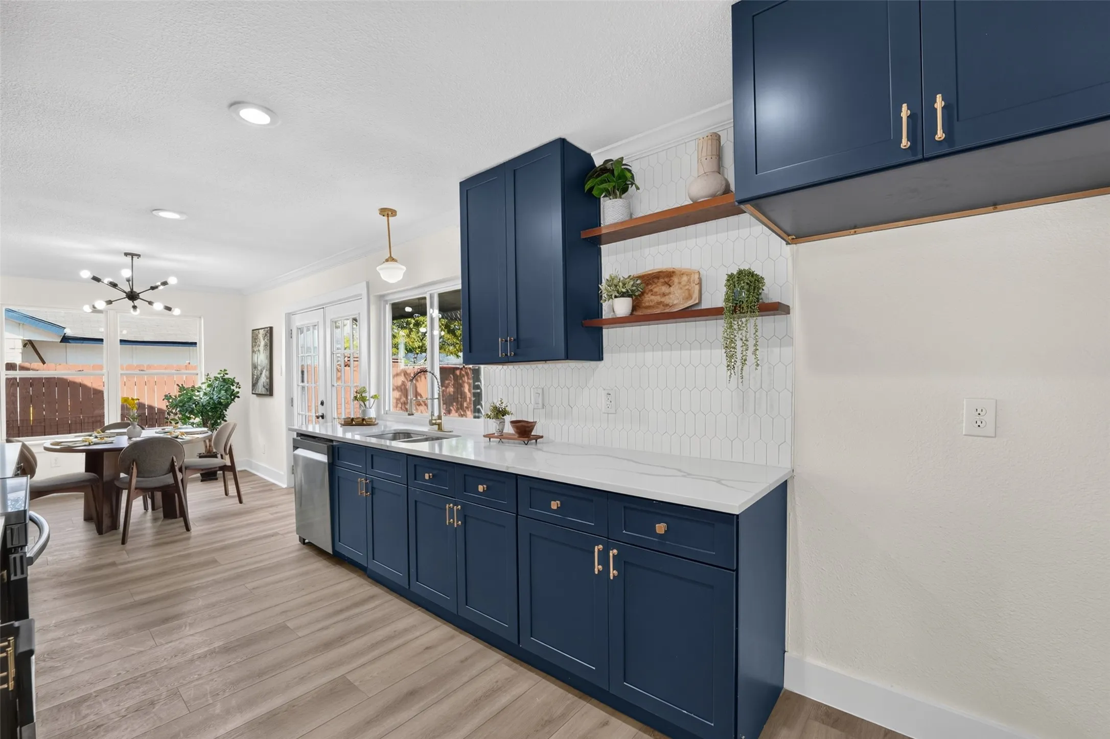 Single Family Residence For Sale in Dallas County , 1713 Baylor Drive, Richardson, Texas 75081, 3 Bedroom, 2 Bathroom, 2 Garage spaces, 1,924 Sqft, built in 1972, mls#21397266, Real Estate Agent in Richardson, Homes For Sale in Dallas county, Homes For Sale in Richardson, Realtor in Richardson Texas, Real Estate Brokerage Independent Realty Texas, Luminita Cordes Realtor