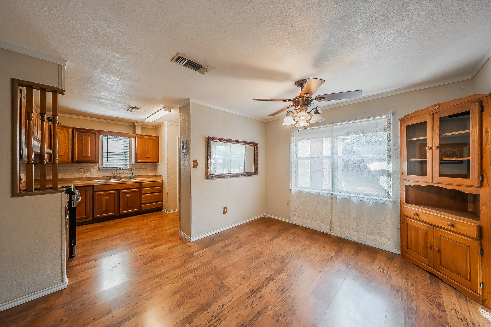 Single Family Residence For Sale in Tarrant County , 1812 Highland Drive E, Keller, Texas 76262, 2 Bedroom, 2 Bathroom, Garage spaces, 1,734 Sqft, built in 1972, mls#21396242, Real Estate Agent in Keller, Homes For Sale in Tarrant county, Homes For Sale in Keller, Realtor in Keller Texas, Real Estate Brokerage Independent Realty Texas, Luminita Cordes Realtor