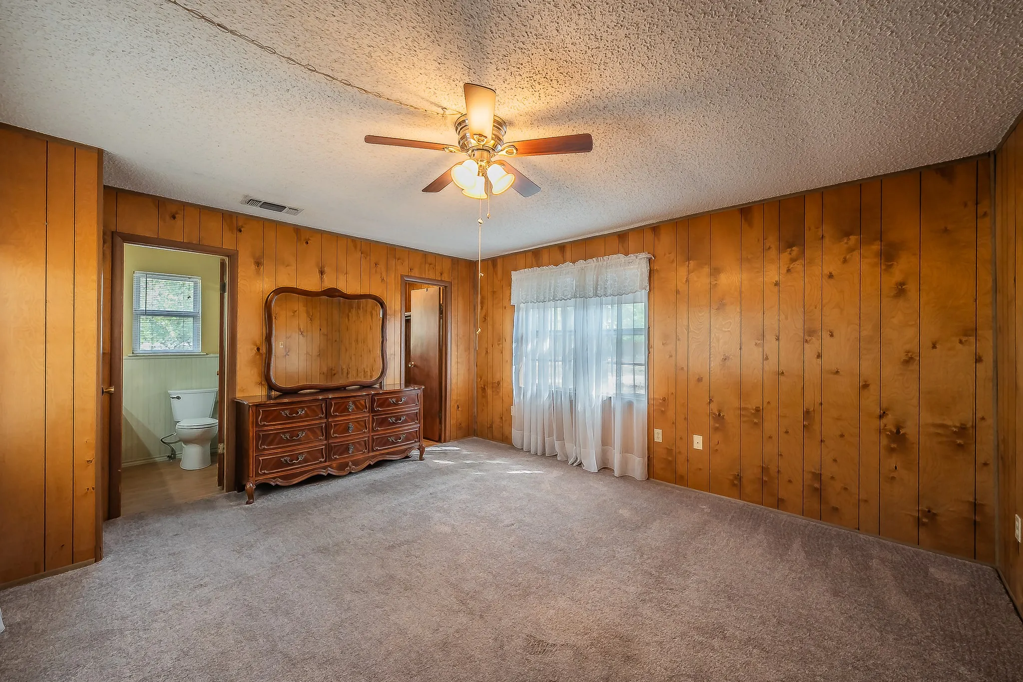 Single Family Residence For Sale in Tarrant County , 1812 Highland Drive E, Keller, Texas 76262, 2 Bedroom, 2 Bathroom, Garage spaces, 1,734 Sqft, built in 1972, mls#21396242, Real Estate Agent in Keller, Homes For Sale in Tarrant county, Homes For Sale in Keller, Realtor in Keller Texas, Real Estate Brokerage Independent Realty Texas, Luminita Cordes Realtor