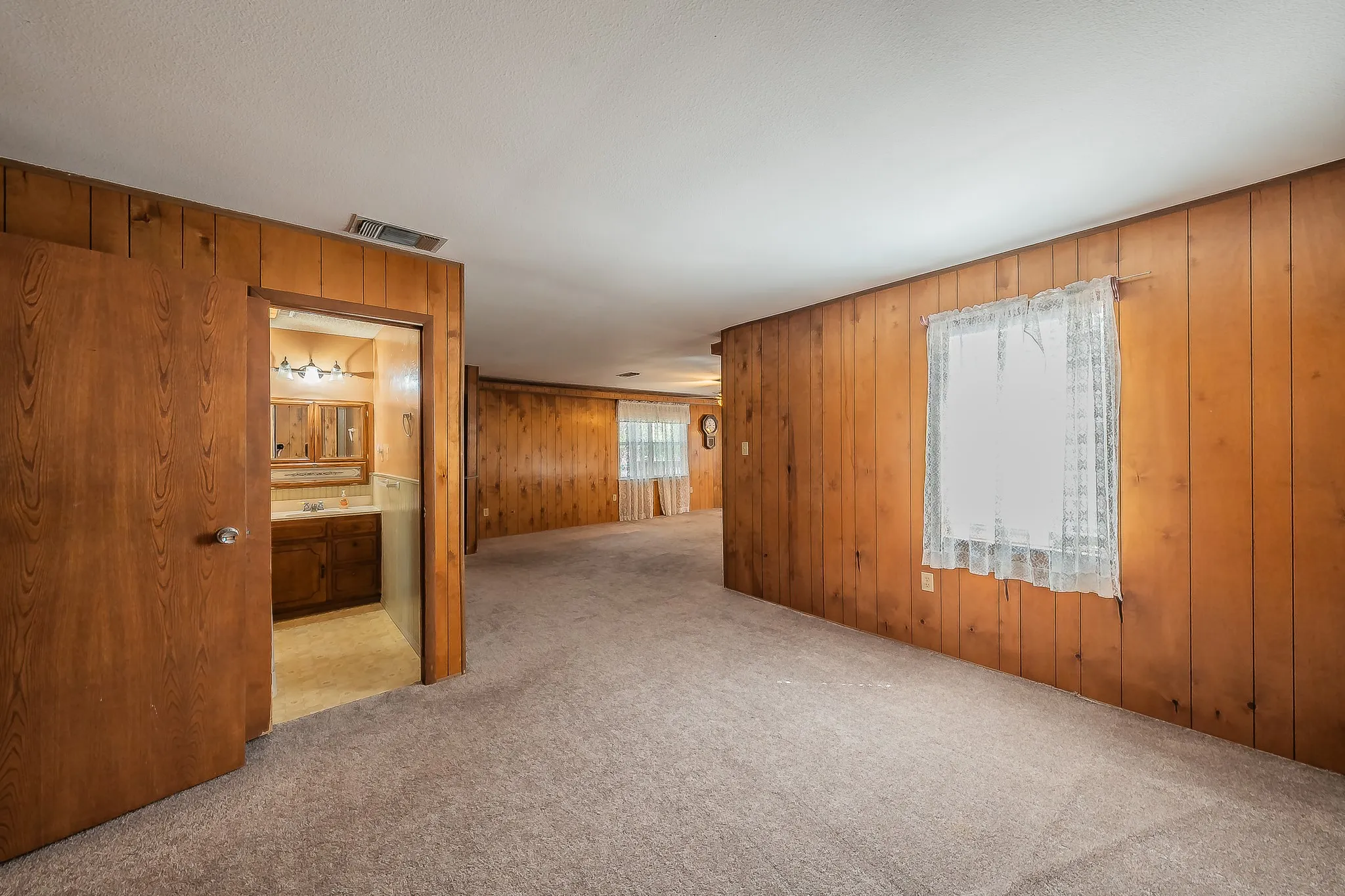 Single Family Residence For Sale in Tarrant County , 1812 Highland Drive E, Keller, Texas 76262, 2 Bedroom, 2 Bathroom, Garage spaces, 1,734 Sqft, built in 1972, mls#21396242, Real Estate Agent in Keller, Homes For Sale in Tarrant county, Homes For Sale in Keller, Realtor in Keller Texas, Real Estate Brokerage Independent Realty Texas, Luminita Cordes Realtor
