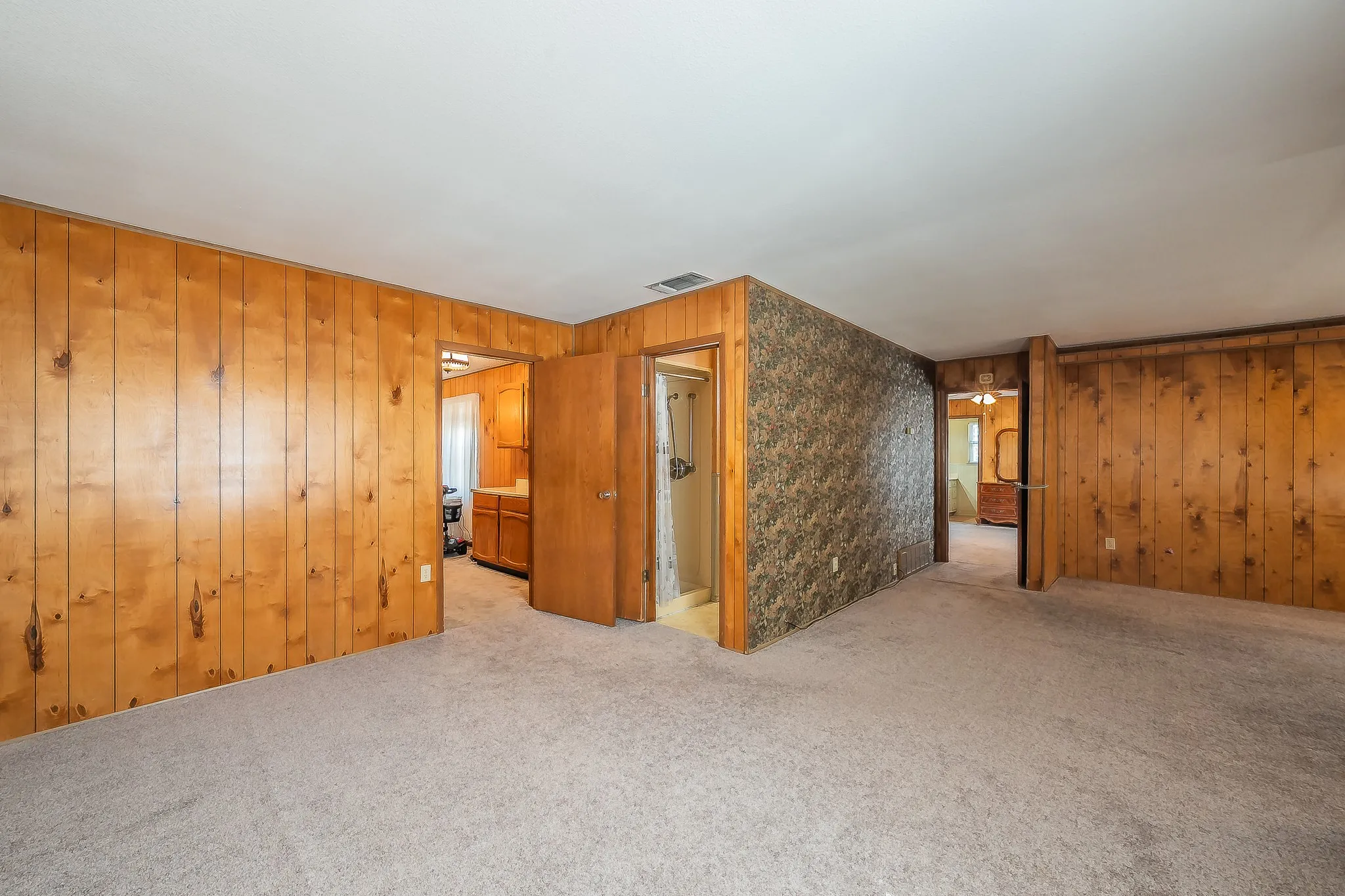 Single Family Residence For Sale in Tarrant County , 1812 Highland Drive E, Keller, Texas 76262, 2 Bedroom, 2 Bathroom, Garage spaces, 1,734 Sqft, built in 1972, mls#21396242, Real Estate Agent in Keller, Homes For Sale in Tarrant county, Homes For Sale in Keller, Realtor in Keller Texas, Real Estate Brokerage Independent Realty Texas, Luminita Cordes Realtor