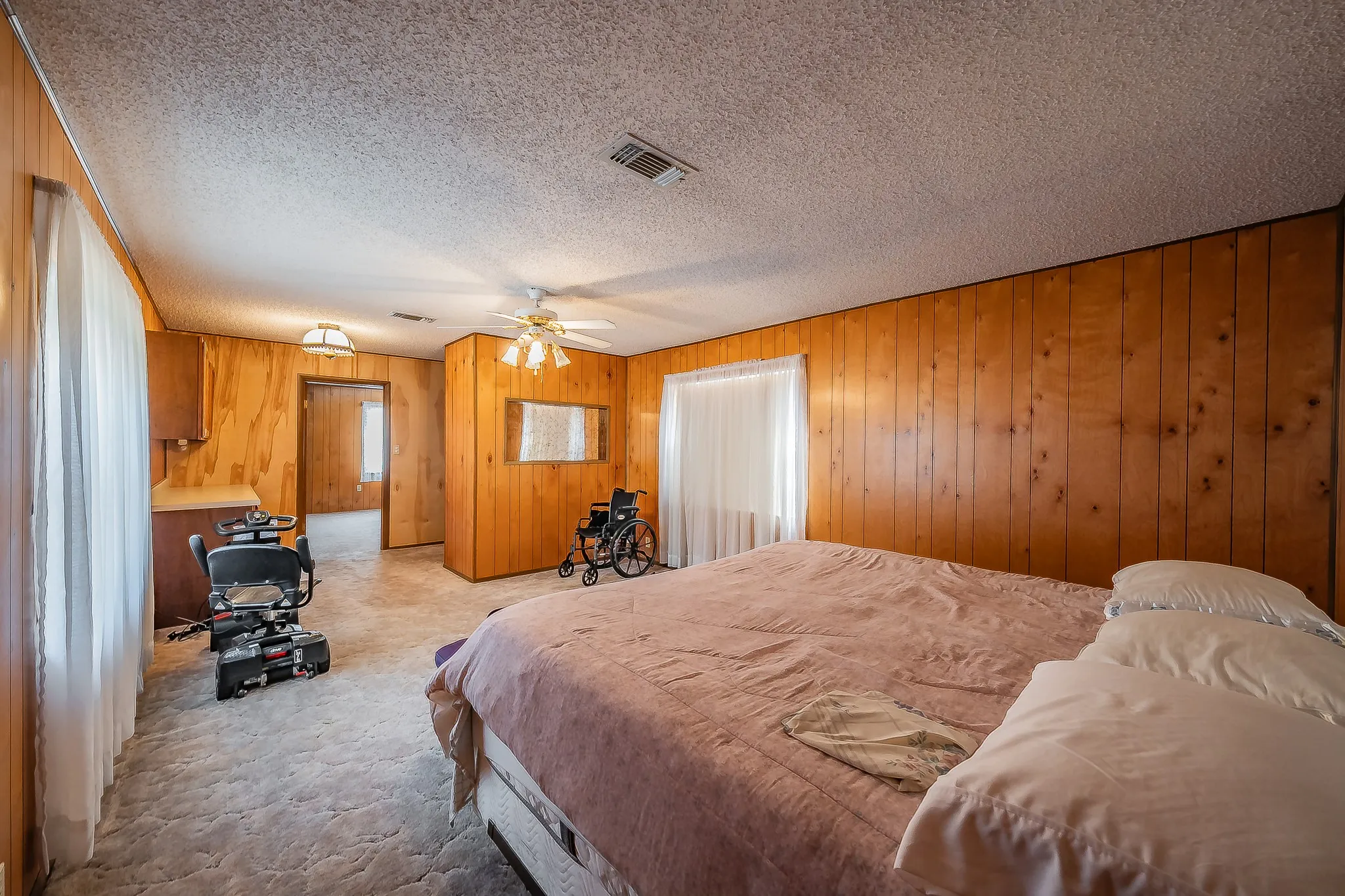 Single Family Residence For Sale in Tarrant County , 1812 Highland Drive E, Keller, Texas 76262, 2 Bedroom, 2 Bathroom, Garage spaces, 1,734 Sqft, built in 1972, mls#21396242, Real Estate Agent in Keller, Homes For Sale in Tarrant county, Homes For Sale in Keller, Realtor in Keller Texas, Real Estate Brokerage Independent Realty Texas, Luminita Cordes Realtor