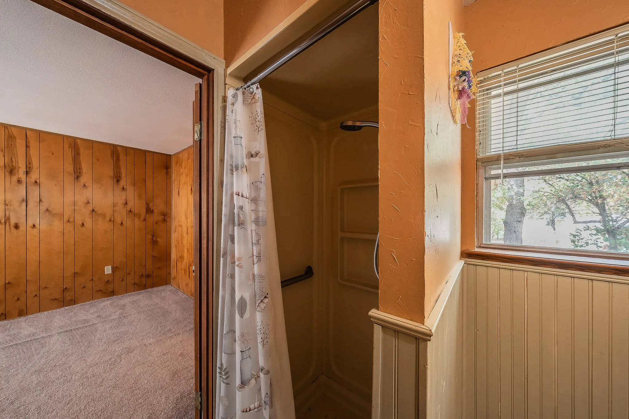 Single Family Residence For Sale in Tarrant County , 1812 Highland Drive E, Keller, Texas 76262, 2 Bedroom, 2 Bathroom, Garage spaces, 1,734 Sqft, built in 1972, mls#21396242, Real Estate Agent in Keller, Homes For Sale in Tarrant county, Homes For Sale in Keller, Realtor in Keller Texas, Real Estate Brokerage Independent Realty Texas, Luminita Cordes Realtor