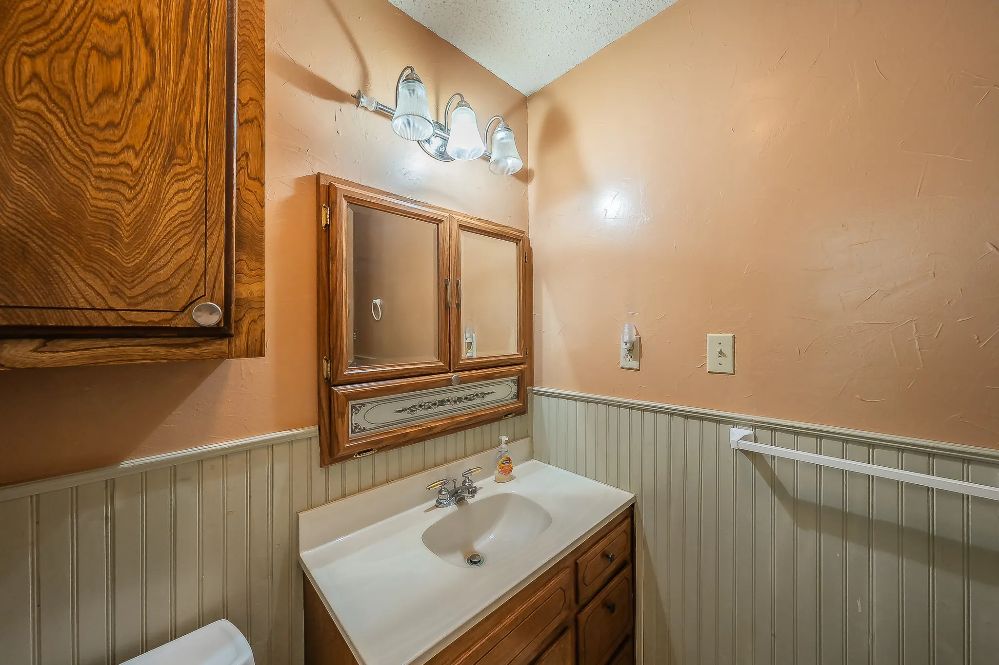 Single Family Residence For Sale in Tarrant County , 1812 Highland Drive E, Keller, Texas 76262, 2 Bedroom, 2 Bathroom, Garage spaces, 1,734 Sqft, built in 1972, mls#21396242, Real Estate Agent in Keller, Homes For Sale in Tarrant county, Homes For Sale in Keller, Realtor in Keller Texas, Real Estate Brokerage Independent Realty Texas, Luminita Cordes Realtor