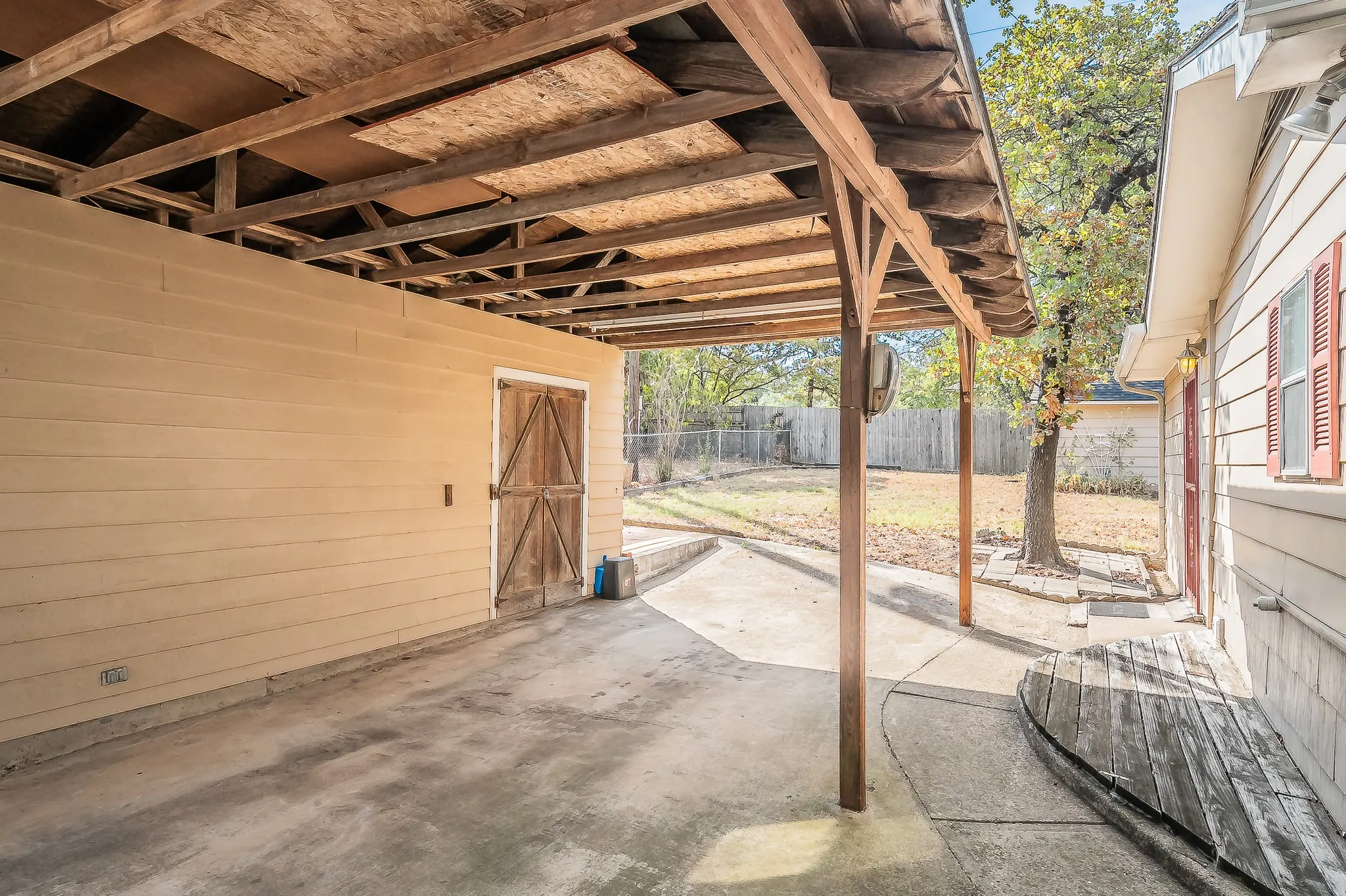 Single Family Residence For Sale in Tarrant County , 1812 Highland Drive E, Keller, Texas 76262, 2 Bedroom, 2 Bathroom, Garage spaces, 1,734 Sqft, built in 1972, mls#21396242, Real Estate Agent in Keller, Homes For Sale in Tarrant county, Homes For Sale in Keller, Realtor in Keller Texas, Real Estate Brokerage Independent Realty Texas, Luminita Cordes Realtor