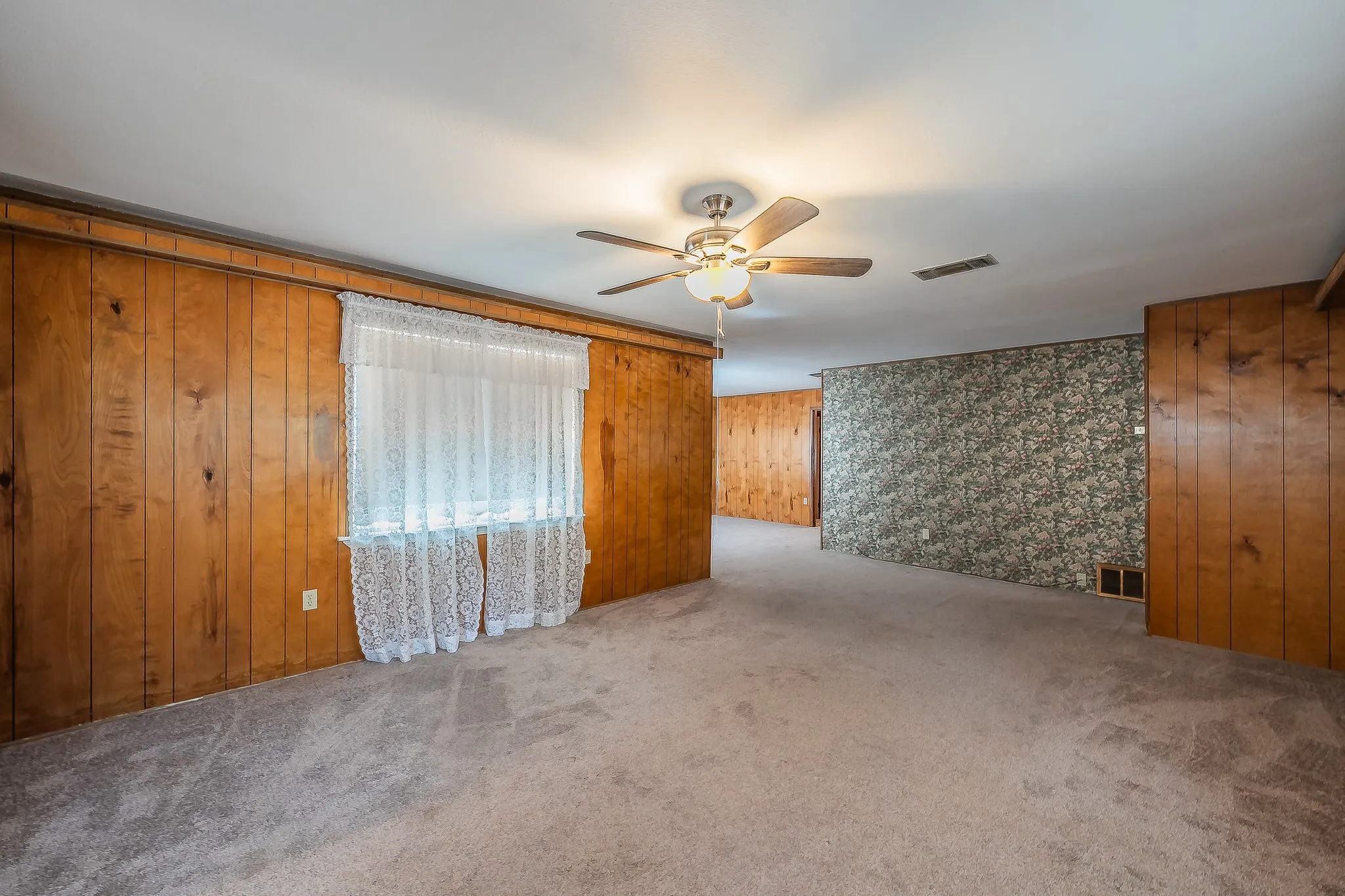Single Family Residence For Sale in Tarrant County , 1812 Highland Drive E, Keller, Texas 76262, 2 Bedroom, 2 Bathroom, Garage spaces, 1,734 Sqft, built in 1972, mls#21396242, Real Estate Agent in Keller, Homes For Sale in Tarrant county, Homes For Sale in Keller, Realtor in Keller Texas, Real Estate Brokerage Independent Realty Texas, Luminita Cordes Realtor