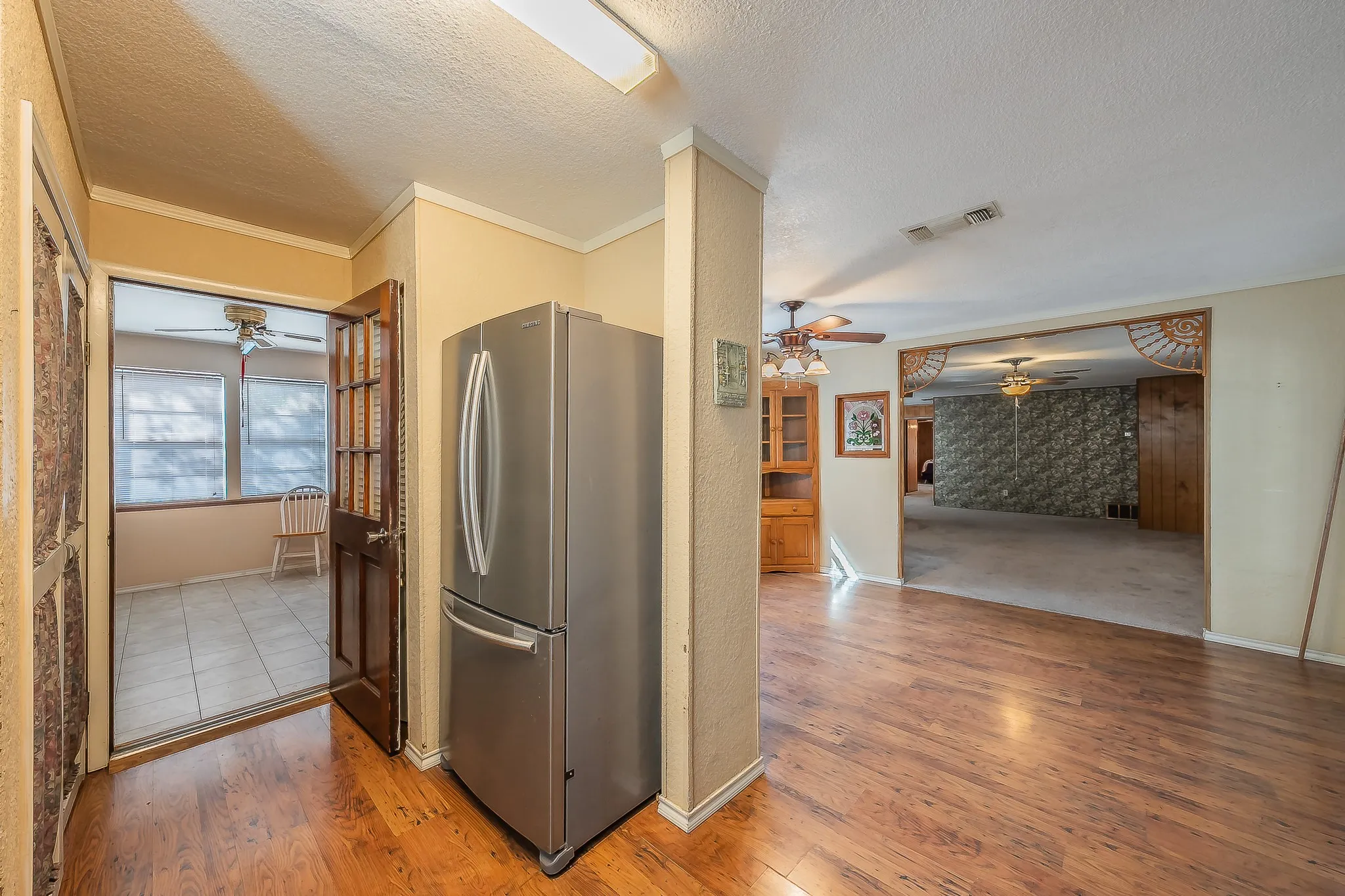 Single Family Residence For Sale in Tarrant County , 1812 Highland Drive E, Keller, Texas 76262, 2 Bedroom, 2 Bathroom, Garage spaces, 1,734 Sqft, built in 1972, mls#21396242, Real Estate Agent in Keller, Homes For Sale in Tarrant county, Homes For Sale in Keller, Realtor in Keller Texas, Real Estate Brokerage Independent Realty Texas, Luminita Cordes Realtor