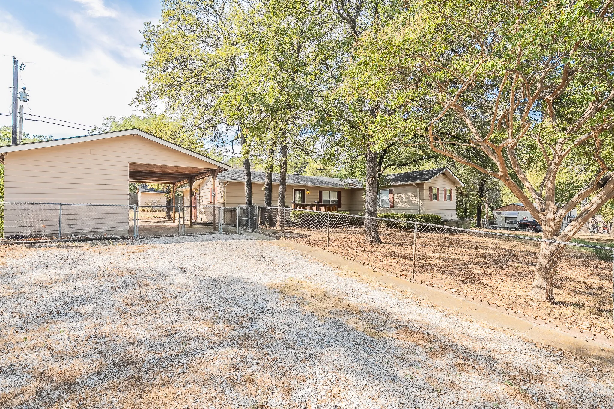 Single Family Residence For Sale in Tarrant County , 1812 Highland Drive E, Keller, Texas 76262, 2 Bedroom, 2 Bathroom, Garage spaces, 1,734 Sqft, built in 1972, mls#21396242, Real Estate Agent in Keller, Homes For Sale in Tarrant county, Homes For Sale in Keller, Realtor in Keller Texas, Real Estate Brokerage Independent Realty Texas, Luminita Cordes Realtor