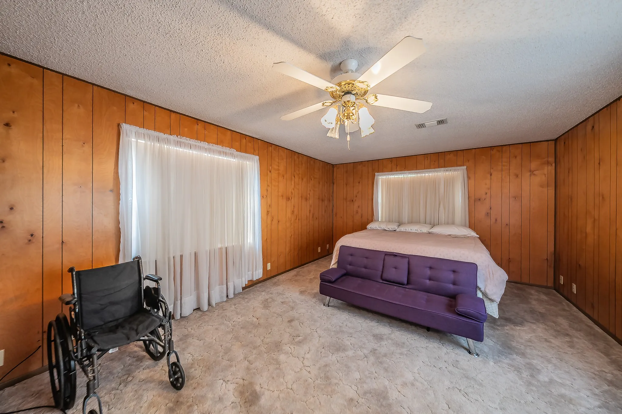 Single Family Residence For Sale in Tarrant County , 1812 Highland Drive E, Keller, Texas 76262, 2 Bedroom, 2 Bathroom, Garage spaces, 1,734 Sqft, built in 1972, mls#21396242, Real Estate Agent in Keller, Homes For Sale in Tarrant county, Homes For Sale in Keller, Realtor in Keller Texas, Real Estate Brokerage Independent Realty Texas, Luminita Cordes Realtor