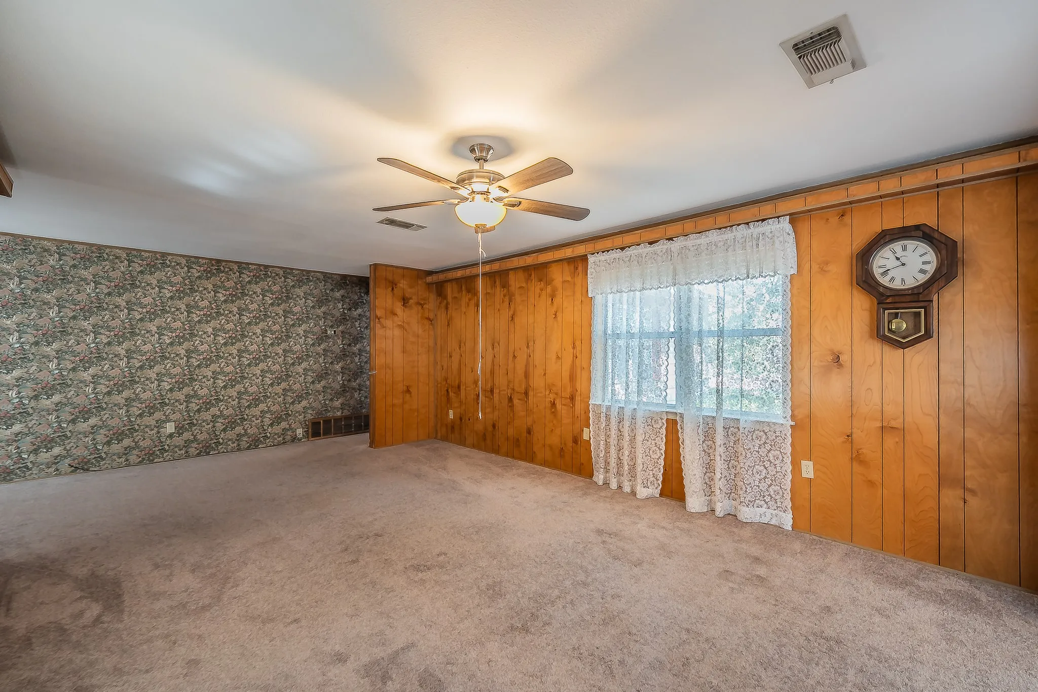 Single Family Residence For Sale in Tarrant County , 1812 Highland Drive E, Keller, Texas 76262, 2 Bedroom, 2 Bathroom, Garage spaces, 1,734 Sqft, built in 1972, mls#21396242, Real Estate Agent in Keller, Homes For Sale in Tarrant county, Homes For Sale in Keller, Realtor in Keller Texas, Real Estate Brokerage Independent Realty Texas, Luminita Cordes Realtor