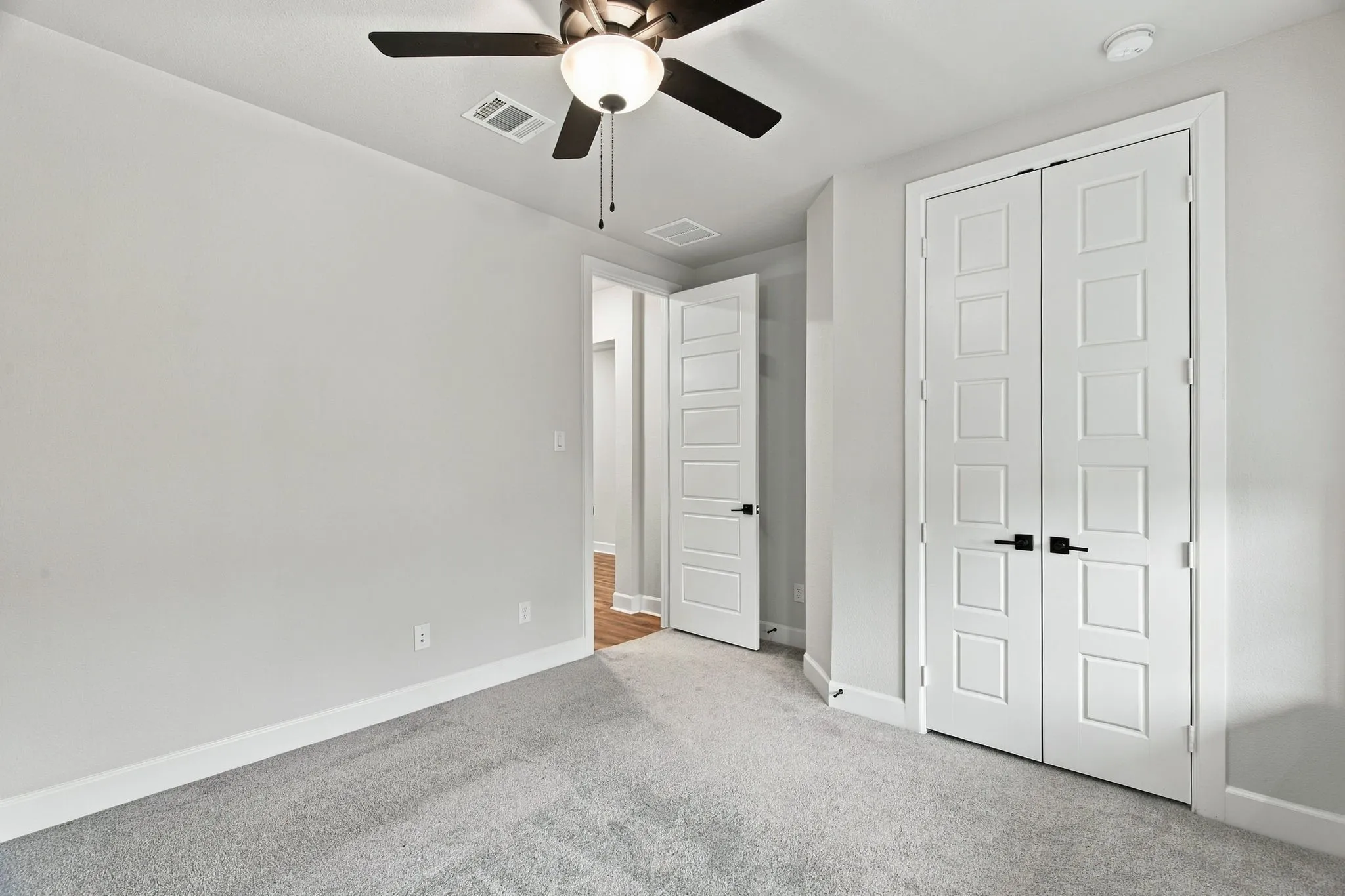 First floor secondary bedroom.