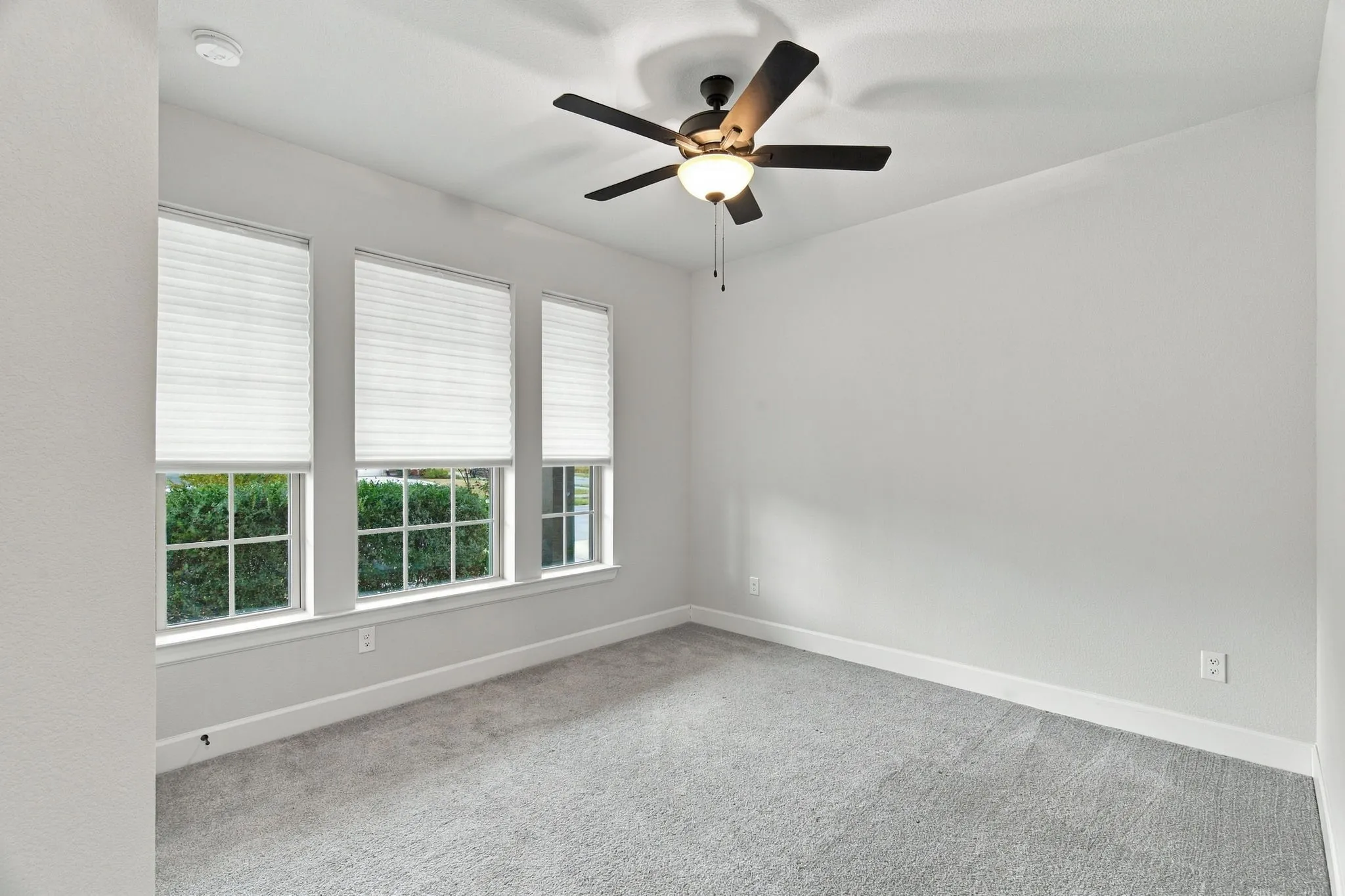First floor secondary bedroom.