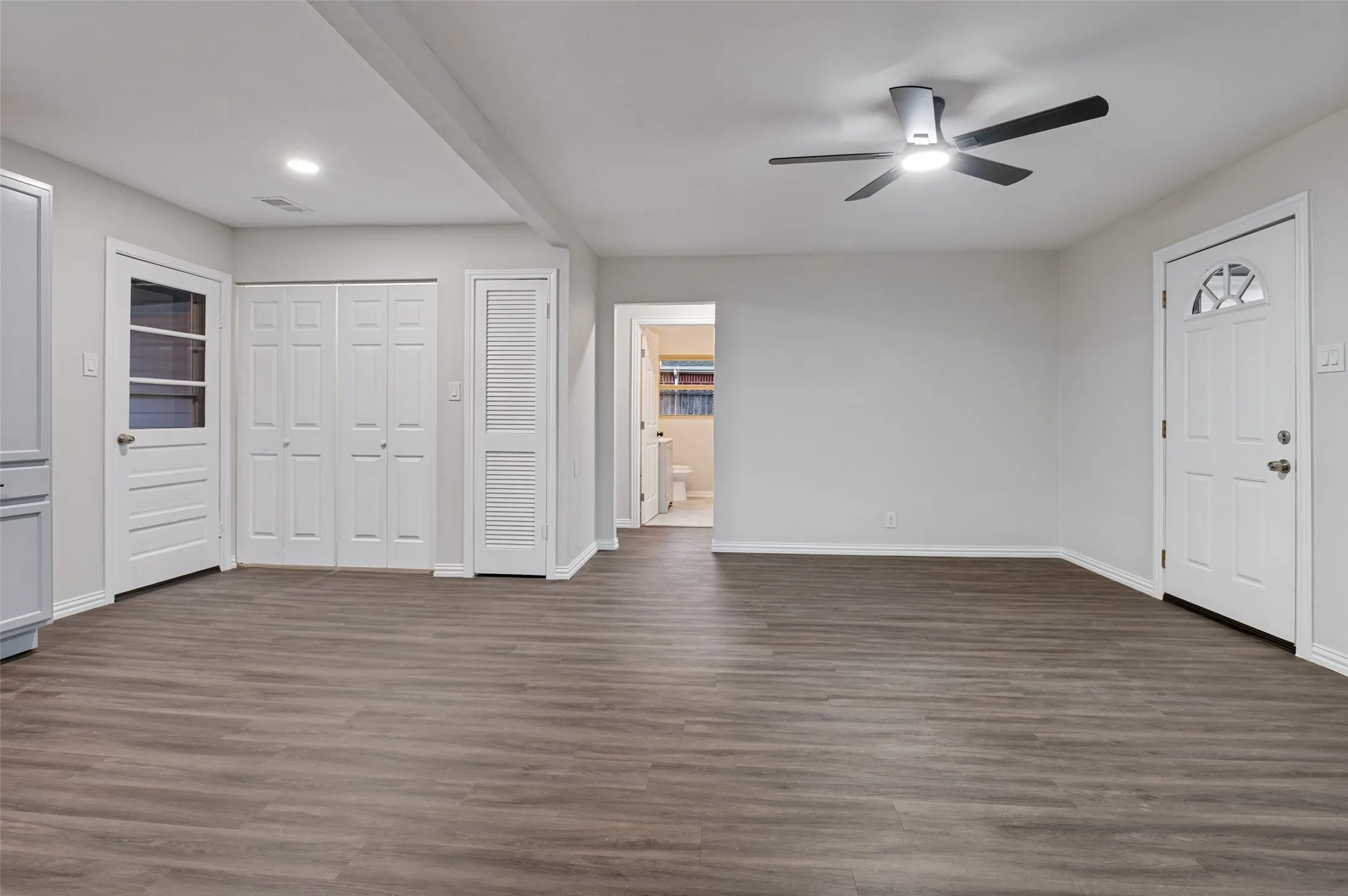 Expansive room featuring wood-finish flooring, a modern ceiling fan, recessed lighting, and a laundry room closet.