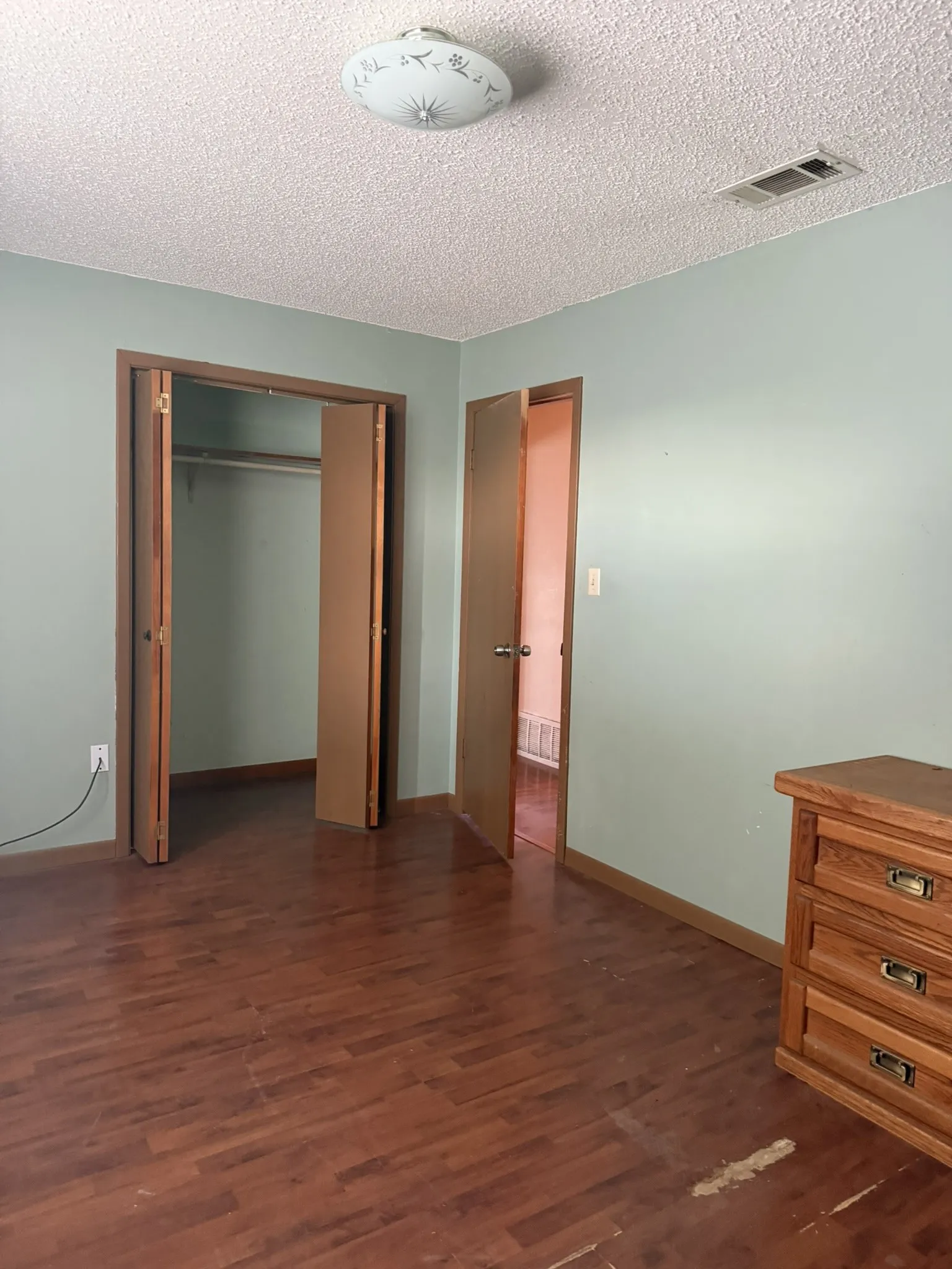 Single Family Residence For Sale in Ellis County , 203 Farrar Road, Waxahachie, Texas 75165, 3 Bedroom, 2 Bathroom, 2 Garage spaces, 1,943 Sqft, built in 1980, mls#21397263, Real Estate Agent in Waxahachie, Homes For Sale in Ellis county, Homes For Sale in Waxahachie, Realtor in Waxahachie Texas, Real Estate Brokerage Independent Realty Texas, Luminita Cordes Realtor