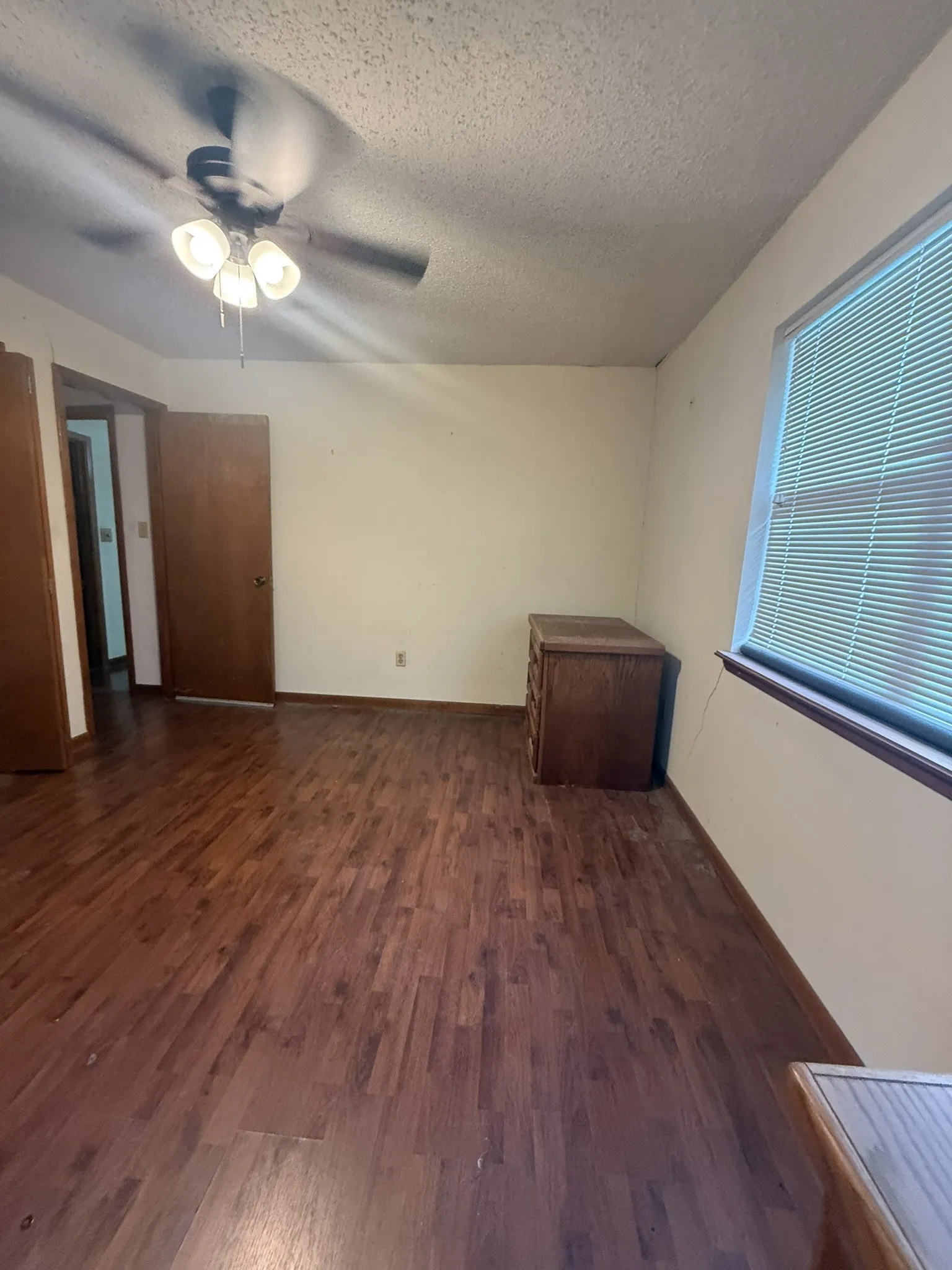 Single Family Residence For Sale in Ellis County , 203 Farrar Road, Waxahachie, Texas 75165, 3 Bedroom, 2 Bathroom, 2 Garage spaces, 1,943 Sqft, built in 1980, mls#21397263, Real Estate Agent in Waxahachie, Homes For Sale in Ellis county, Homes For Sale in Waxahachie, Realtor in Waxahachie Texas, Real Estate Brokerage Independent Realty Texas, Luminita Cordes Realtor