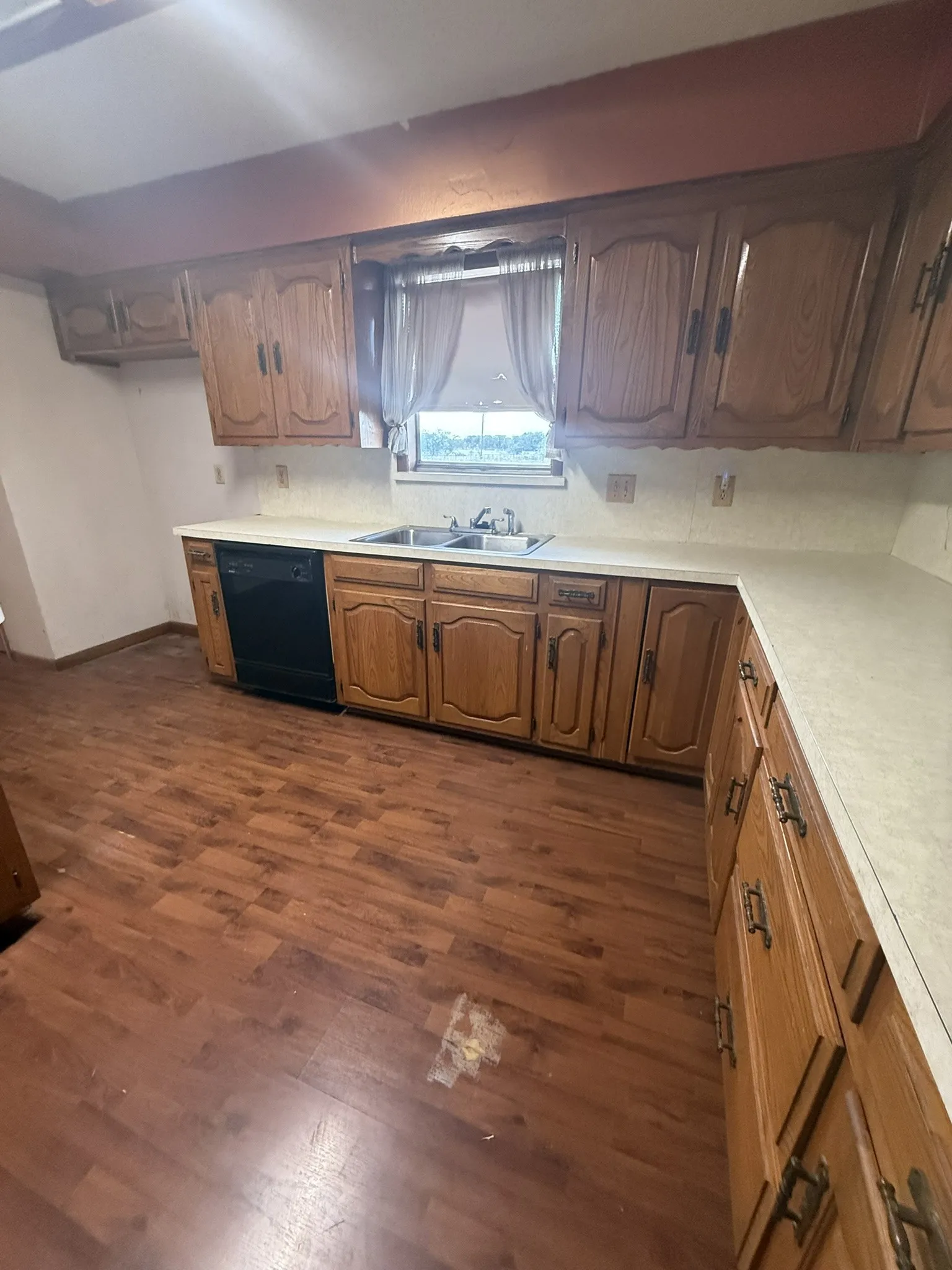 Single Family Residence For Sale in Ellis County , 203 Farrar Road, Waxahachie, Texas 75165, 3 Bedroom, 2 Bathroom, 2 Garage spaces, 1,943 Sqft, built in 1980, mls#21397263, Real Estate Agent in Waxahachie, Homes For Sale in Ellis county, Homes For Sale in Waxahachie, Realtor in Waxahachie Texas, Real Estate Brokerage Independent Realty Texas, Luminita Cordes Realtor