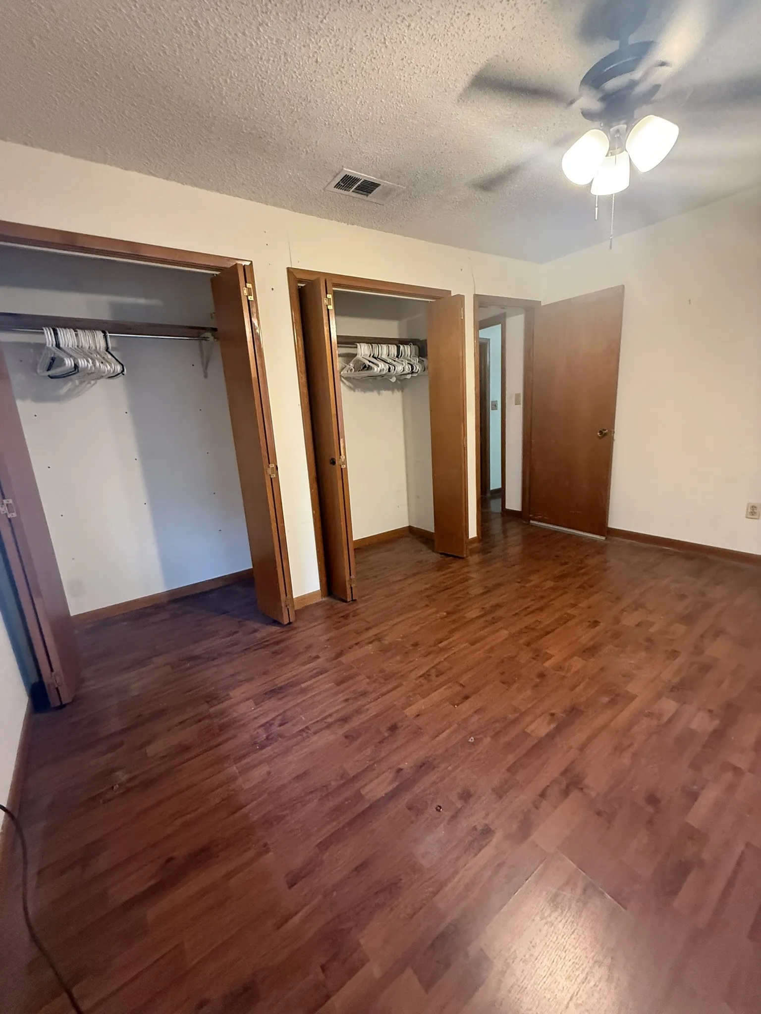 Single Family Residence For Sale in Ellis County , 203 Farrar Road, Waxahachie, Texas 75165, 3 Bedroom, 2 Bathroom, 2 Garage spaces, 1,943 Sqft, built in 1980, mls#21397263, Real Estate Agent in Waxahachie, Homes For Sale in Ellis county, Homes For Sale in Waxahachie, Realtor in Waxahachie Texas, Real Estate Brokerage Independent Realty Texas, Luminita Cordes Realtor