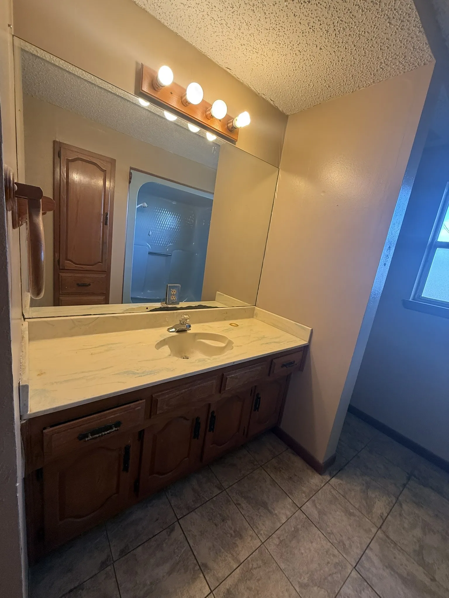 Single Family Residence For Sale in Ellis County , 203 Farrar Road, Waxahachie, Texas 75165, 3 Bedroom, 2 Bathroom, 2 Garage spaces, 1,943 Sqft, built in 1980, mls#21397263, Real Estate Agent in Waxahachie, Homes For Sale in Ellis county, Homes For Sale in Waxahachie, Realtor in Waxahachie Texas, Real Estate Brokerage Independent Realty Texas, Luminita Cordes Realtor