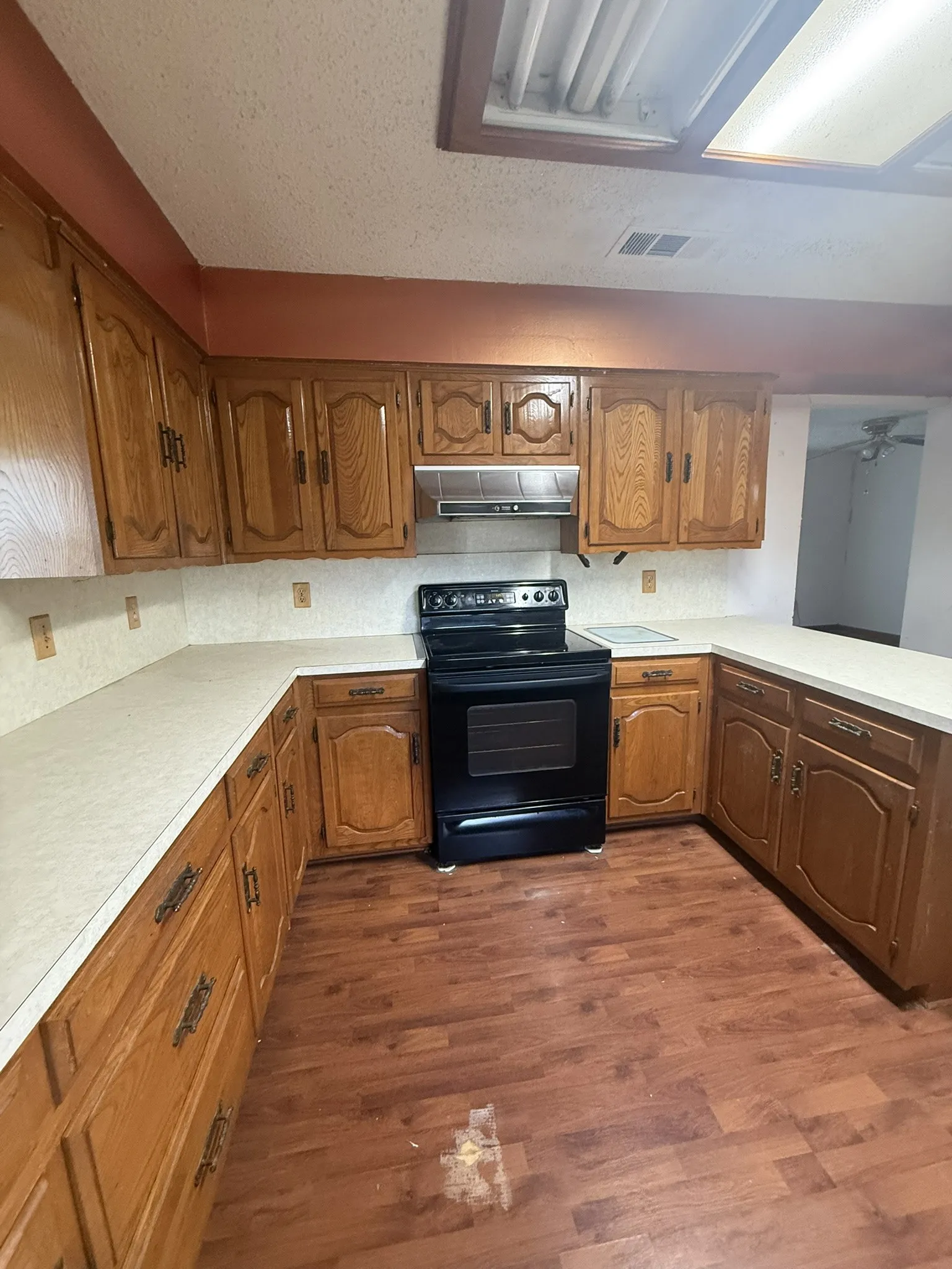 Single Family Residence For Sale in Ellis County , 203 Farrar Road, Waxahachie, Texas 75165, 3 Bedroom, 2 Bathroom, 2 Garage spaces, 1,943 Sqft, built in 1980, mls#21397263, Real Estate Agent in Waxahachie, Homes For Sale in Ellis county, Homes For Sale in Waxahachie, Realtor in Waxahachie Texas, Real Estate Brokerage Independent Realty Texas, Luminita Cordes Realtor