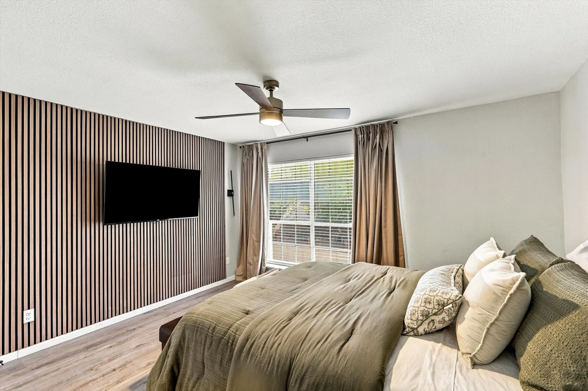Condominium For Rent in Dallas County , 9801 Royal Lane 202, Dallas, Texas 75231, 2 Bedroom, 1 Bathroom, Garage spaces, 901 Sqft, built in 1981, mls#21397281, Real Estate Agent in Dallas, Homes For Rent in Dallas county, Homes For Rent in Dallas, Realtor in Dallas Texas, Real Estate Brokerage Independent Realty Texas, Luminita Cordes Realtor