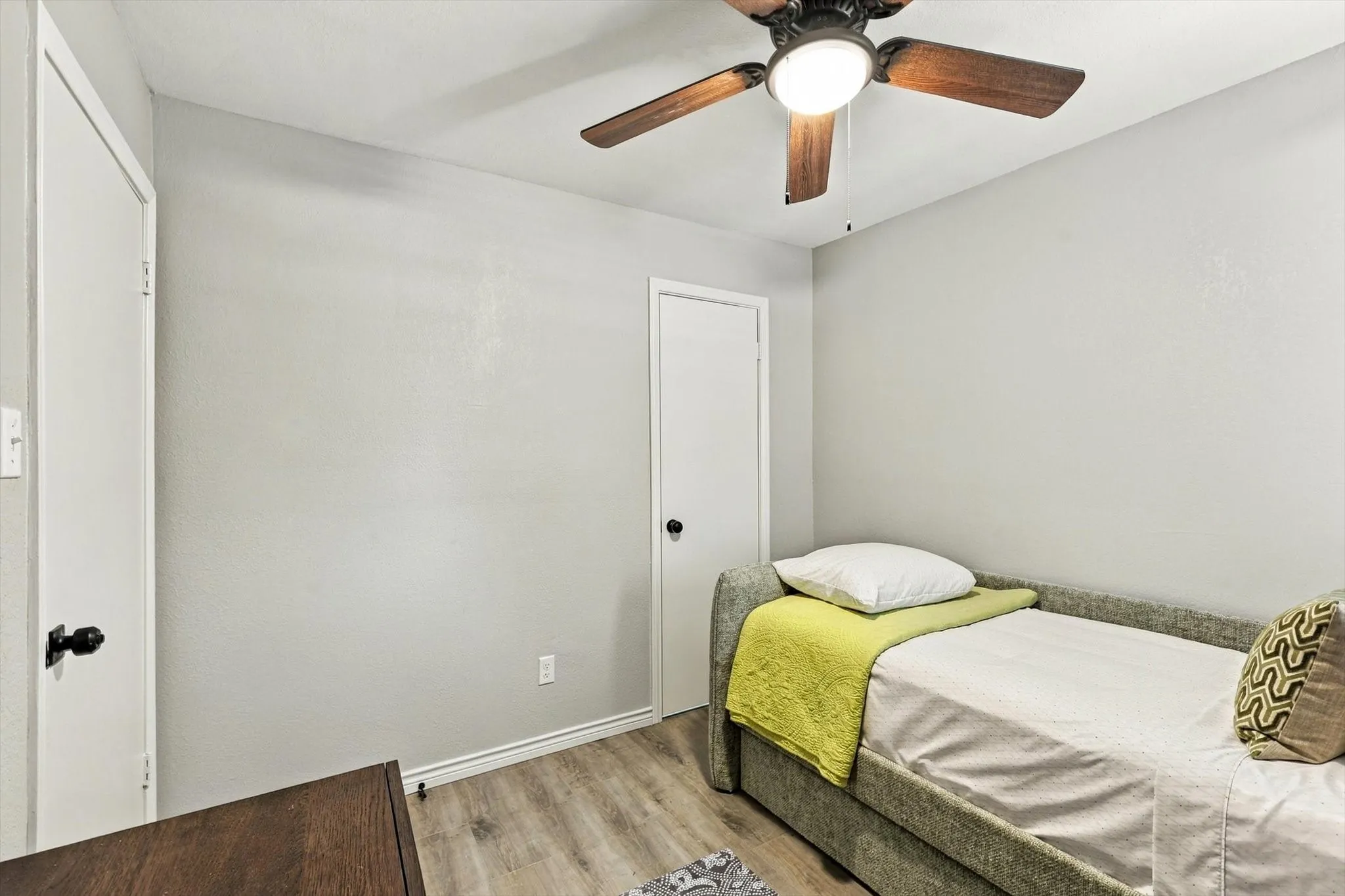Condominium For Rent in Dallas County , 9801 Royal Lane 202, Dallas, Texas 75231, 2 Bedroom, 1 Bathroom, Garage spaces, 901 Sqft, built in 1981, mls#21397281, Real Estate Agent in Dallas, Homes For Rent in Dallas county, Homes For Rent in Dallas, Realtor in Dallas Texas, Real Estate Brokerage Independent Realty Texas, Luminita Cordes Realtor