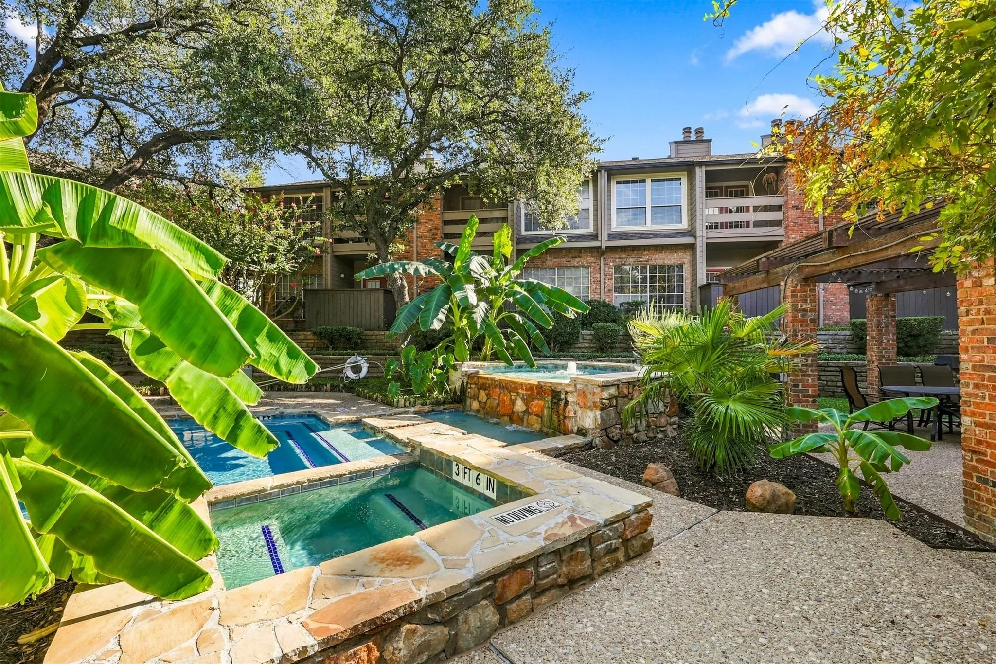 Condominium For Rent in Dallas County , 9801 Royal Lane 202, Dallas, Texas 75231, 2 Bedroom, 1 Bathroom, Garage spaces, 901 Sqft, built in 1981, mls#21397281, Real Estate Agent in Dallas, Homes For Rent in Dallas county, Homes For Rent in Dallas, Realtor in Dallas Texas, Real Estate Brokerage Independent Realty Texas, Luminita Cordes Realtor