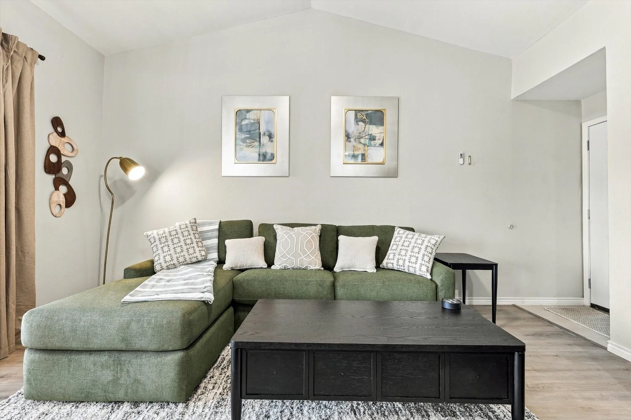 Condominium For Rent in Dallas County , 9801 Royal Lane 202, Dallas, Texas 75231, 2 Bedroom, 1 Bathroom, Garage spaces, 901 Sqft, built in 1981, mls#21397281, Real Estate Agent in Dallas, Homes For Rent in Dallas county, Homes For Rent in Dallas, Realtor in Dallas Texas, Real Estate Brokerage Independent Realty Texas, Luminita Cordes Realtor