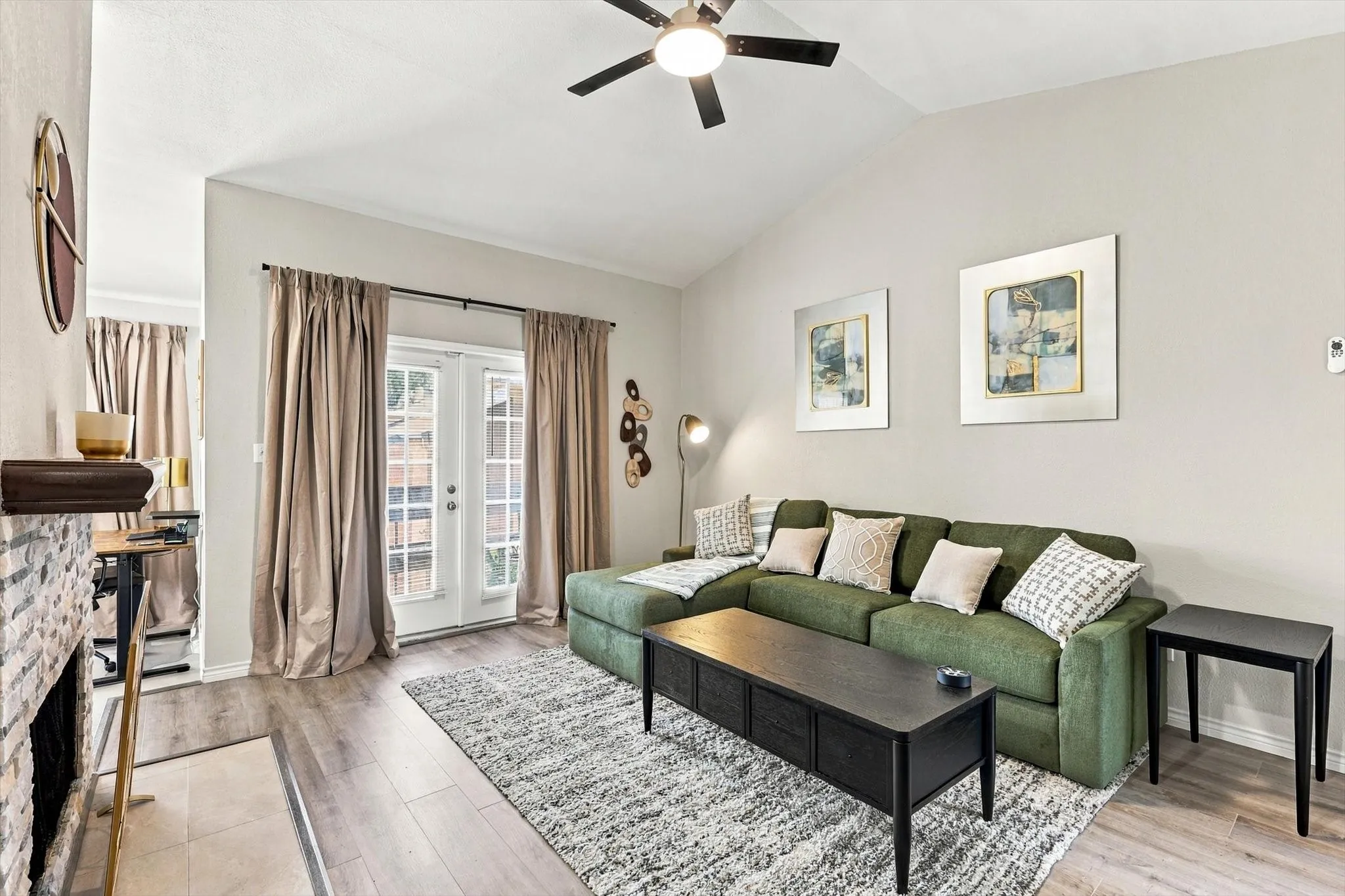 Condominium For Rent in Dallas County , 9801 Royal Lane 202, Dallas, Texas 75231, 2 Bedroom, 1 Bathroom, Garage spaces, 901 Sqft, built in 1981, mls#21397281, Real Estate Agent in Dallas, Homes For Rent in Dallas county, Homes For Rent in Dallas, Realtor in Dallas Texas, Real Estate Brokerage Independent Realty Texas, Luminita Cordes Realtor