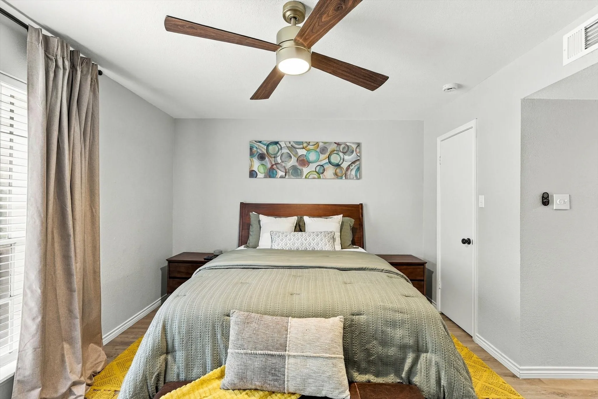 Condominium For Rent in Dallas County , 9801 Royal Lane 202, Dallas, Texas 75231, 2 Bedroom, 1 Bathroom, Garage spaces, 901 Sqft, built in 1981, mls#21397281, Real Estate Agent in Dallas, Homes For Rent in Dallas county, Homes For Rent in Dallas, Realtor in Dallas Texas, Real Estate Brokerage Independent Realty Texas, Luminita Cordes Realtor