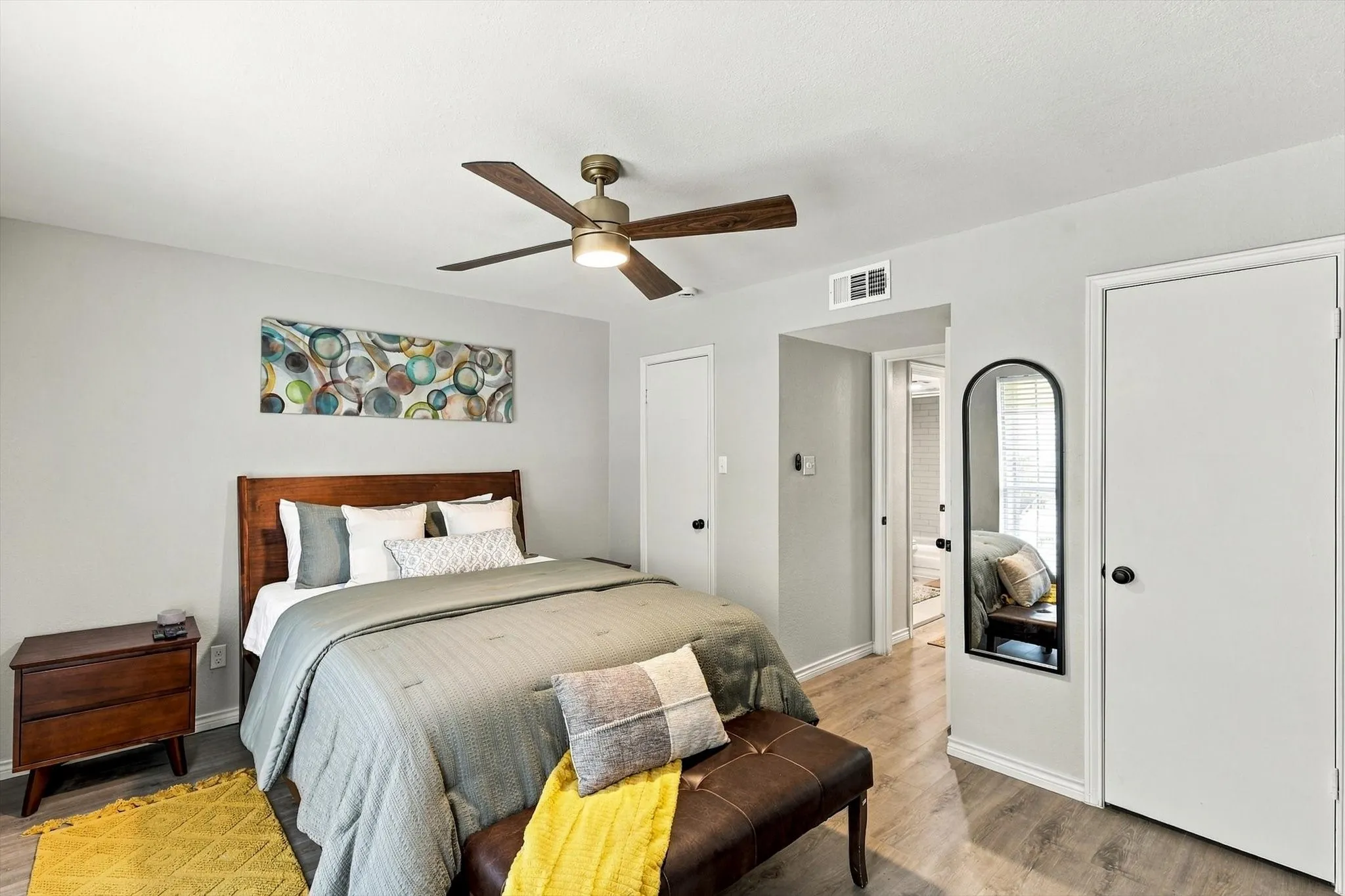 Condominium For Rent in Dallas County , 9801 Royal Lane 202, Dallas, Texas 75231, 2 Bedroom, 1 Bathroom, Garage spaces, 901 Sqft, built in 1981, mls#21397281, Real Estate Agent in Dallas, Homes For Rent in Dallas county, Homes For Rent in Dallas, Realtor in Dallas Texas, Real Estate Brokerage Independent Realty Texas, Luminita Cordes Realtor