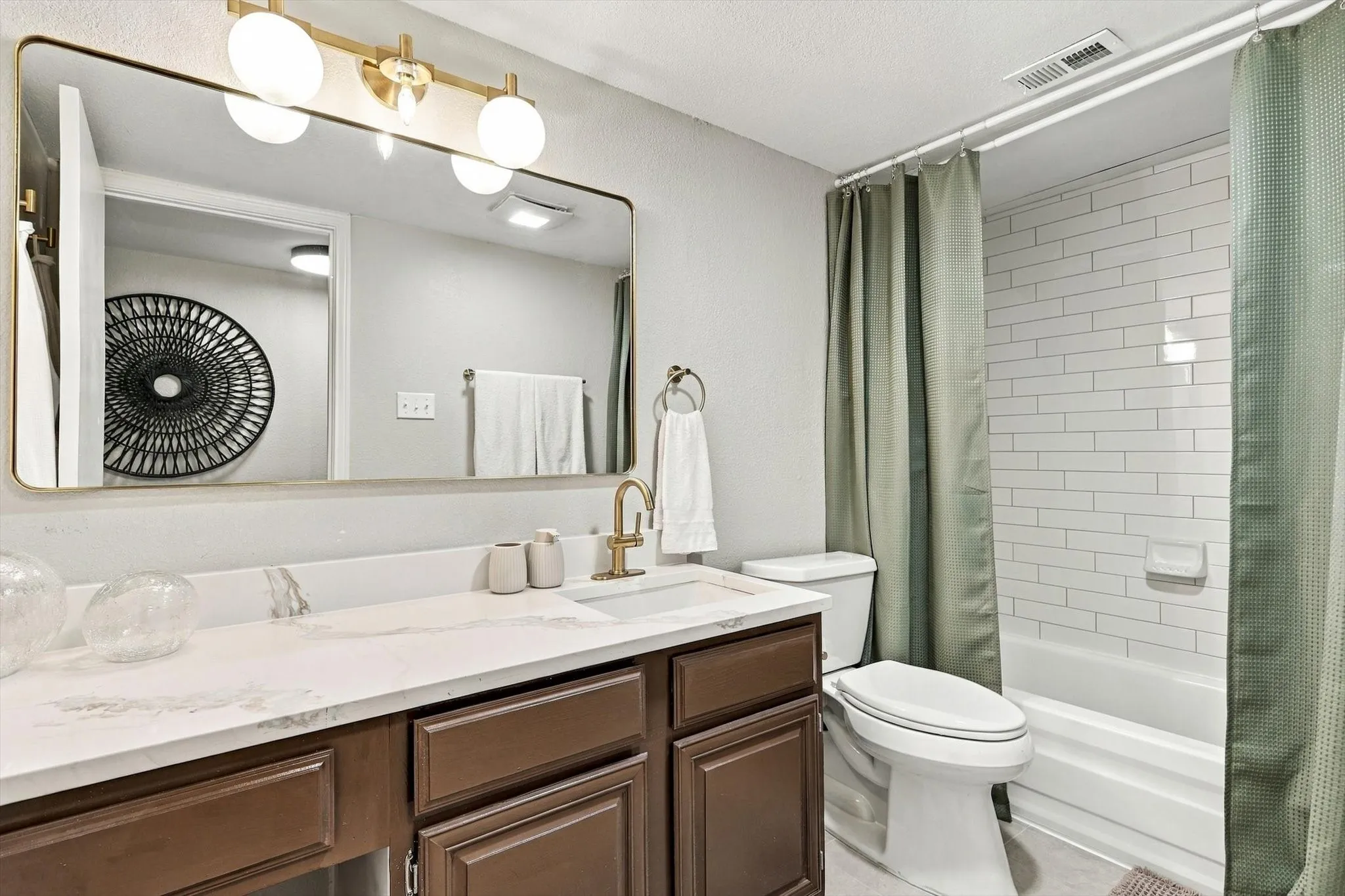 Condominium For Rent in Dallas County , 9801 Royal Lane 202, Dallas, Texas 75231, 2 Bedroom, 1 Bathroom, Garage spaces, 901 Sqft, built in 1981, mls#21397281, Real Estate Agent in Dallas, Homes For Rent in Dallas county, Homes For Rent in Dallas, Realtor in Dallas Texas, Real Estate Brokerage Independent Realty Texas, Luminita Cordes Realtor