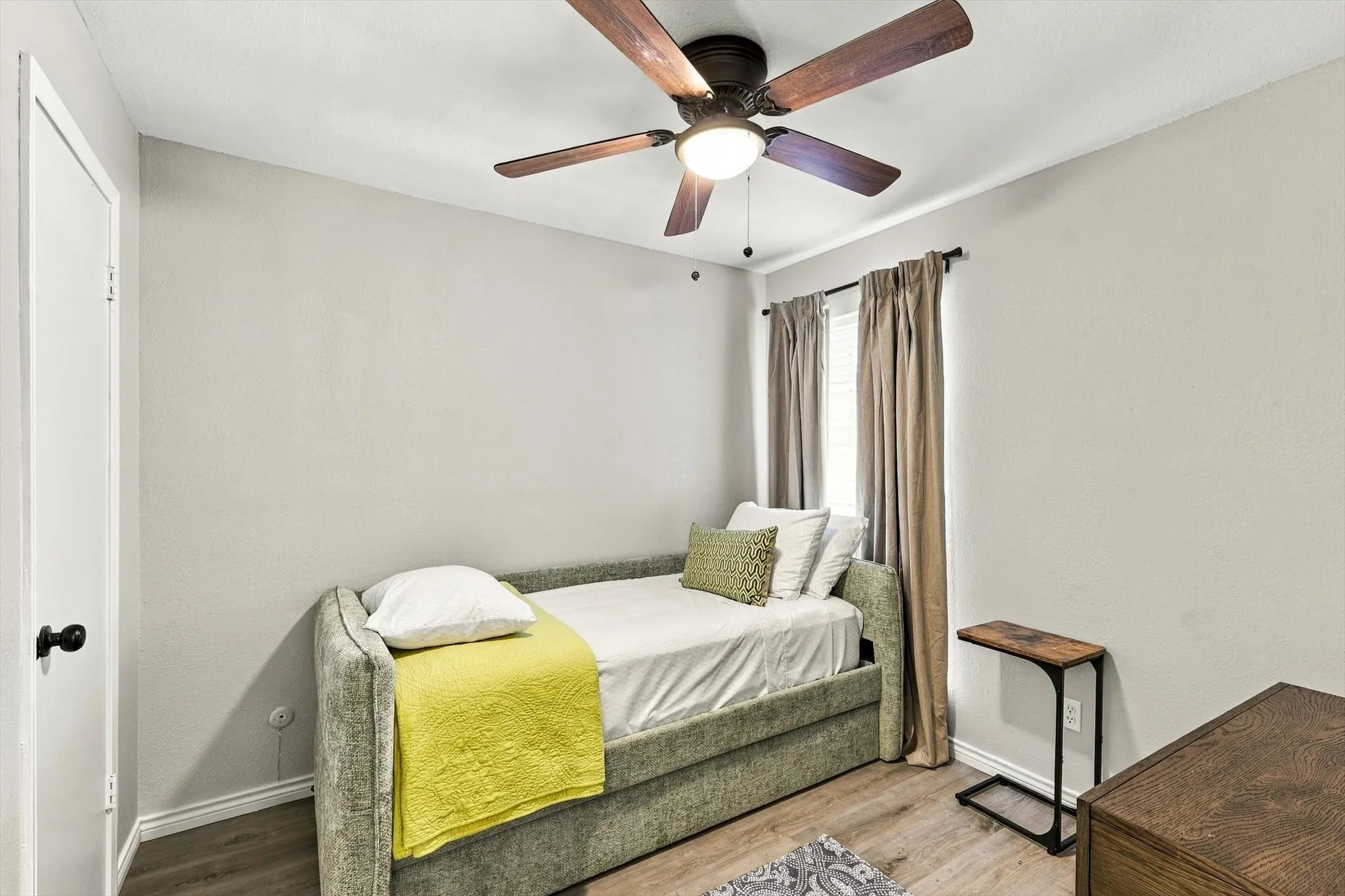 Condominium For Rent in Dallas County , 9801 Royal Lane 202, Dallas, Texas 75231, 2 Bedroom, 1 Bathroom, Garage spaces, 901 Sqft, built in 1981, mls#21397281, Real Estate Agent in Dallas, Homes For Rent in Dallas county, Homes For Rent in Dallas, Realtor in Dallas Texas, Real Estate Brokerage Independent Realty Texas, Luminita Cordes Realtor
