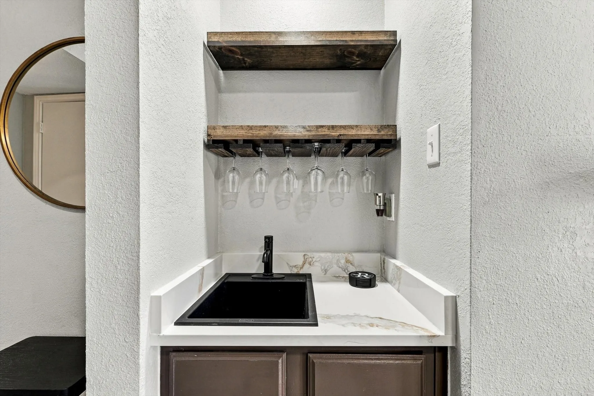 Condominium For Rent in Dallas County , 9801 Royal Lane 202, Dallas, Texas 75231, 2 Bedroom, 1 Bathroom, Garage spaces, 901 Sqft, built in 1981, mls#21397281, Real Estate Agent in Dallas, Homes For Rent in Dallas county, Homes For Rent in Dallas, Realtor in Dallas Texas, Real Estate Brokerage Independent Realty Texas, Luminita Cordes Realtor