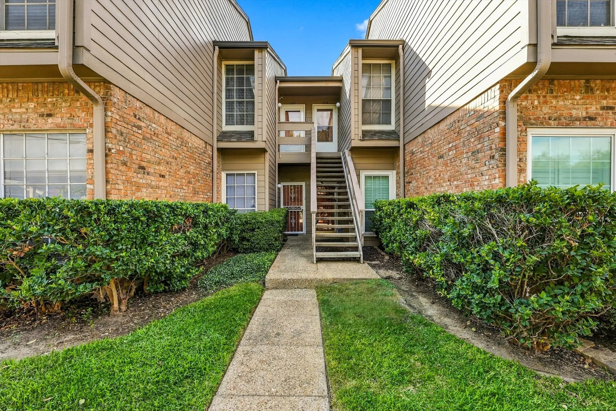Condominium For Rent in Dallas County , 9801 Royal Lane 202, Dallas, Texas 75231, 2 Bedroom, 1 Bathroom, Garage spaces, 901 Sqft, built in 1981, mls#21397281, Real Estate Agent in Dallas, Homes For Rent in Dallas county, Homes For Rent in Dallas, Realtor in Dallas Texas, Real Estate Brokerage Independent Realty Texas, Luminita Cordes Realtor