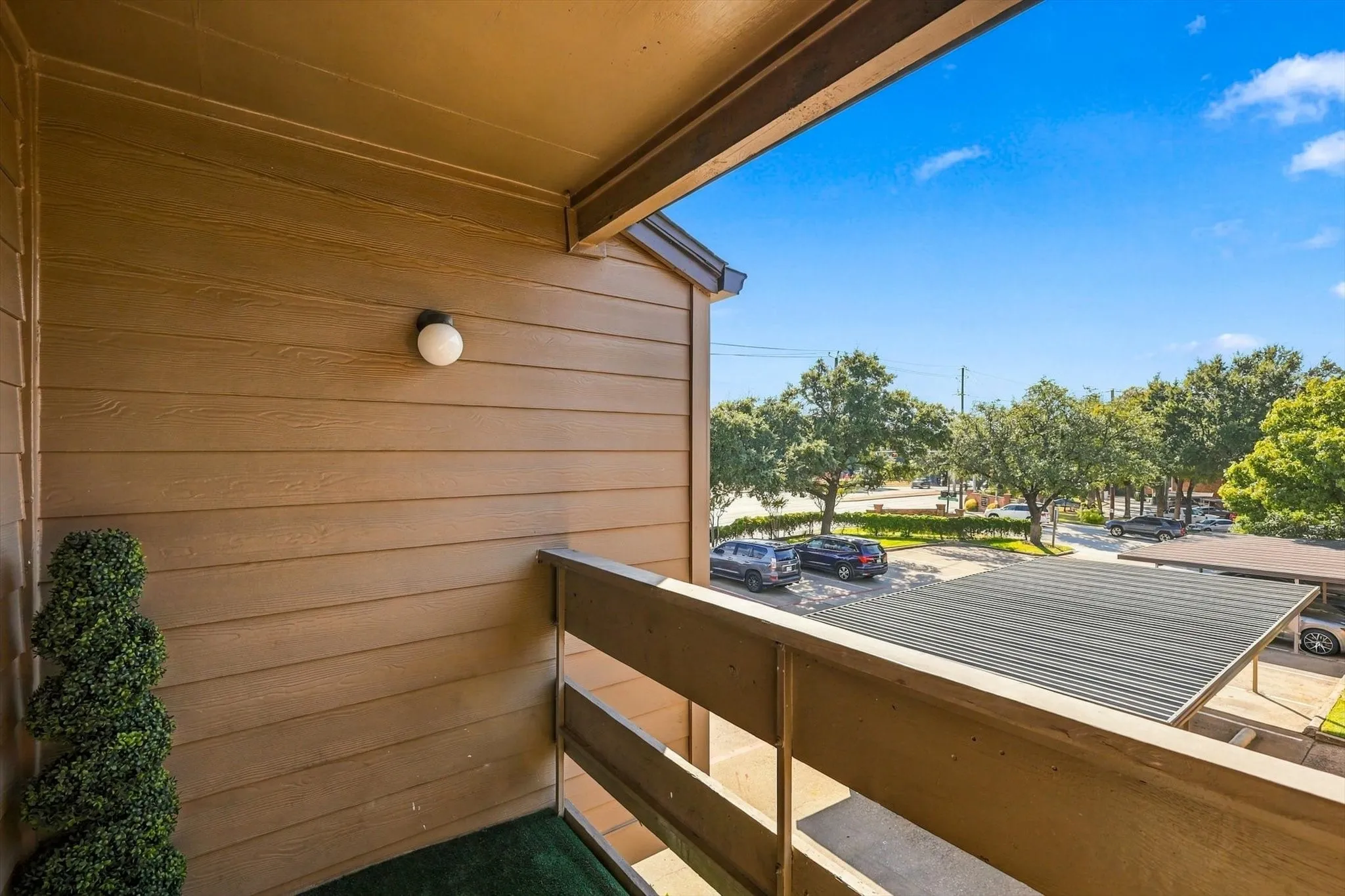 Condominium For Rent in Dallas County , 9801 Royal Lane 202, Dallas, Texas 75231, 2 Bedroom, 1 Bathroom, Garage spaces, 901 Sqft, built in 1981, mls#21397281, Real Estate Agent in Dallas, Homes For Rent in Dallas county, Homes For Rent in Dallas, Realtor in Dallas Texas, Real Estate Brokerage Independent Realty Texas, Luminita Cordes Realtor