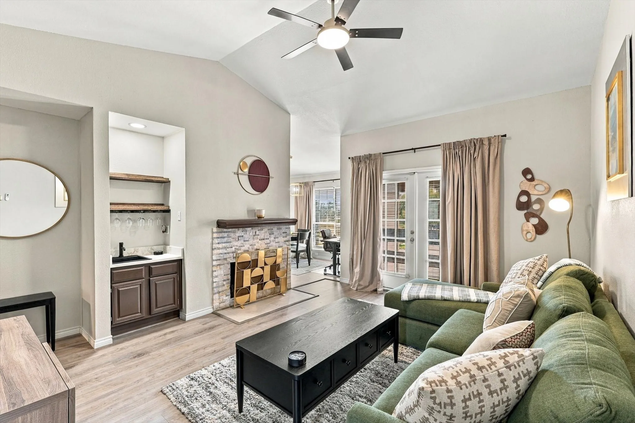 Condominium For Rent in Dallas County , 9801 Royal Lane 202, Dallas, Texas 75231, 2 Bedroom, 1 Bathroom, Garage spaces, 901 Sqft, built in 1981, mls#21397281, Real Estate Agent in Dallas, Homes For Rent in Dallas county, Homes For Rent in Dallas, Realtor in Dallas Texas, Real Estate Brokerage Independent Realty Texas, Luminita Cordes Realtor