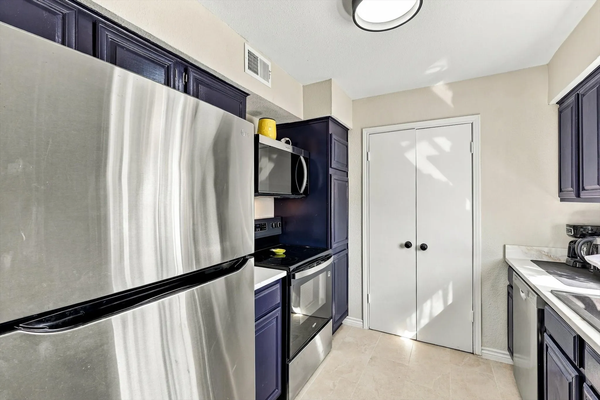 Condominium For Rent in Dallas County , 9801 Royal Lane 202, Dallas, Texas 75231, 2 Bedroom, 1 Bathroom, Garage spaces, 901 Sqft, built in 1981, mls#21397281, Real Estate Agent in Dallas, Homes For Rent in Dallas county, Homes For Rent in Dallas, Realtor in Dallas Texas, Real Estate Brokerage Independent Realty Texas, Luminita Cordes Realtor