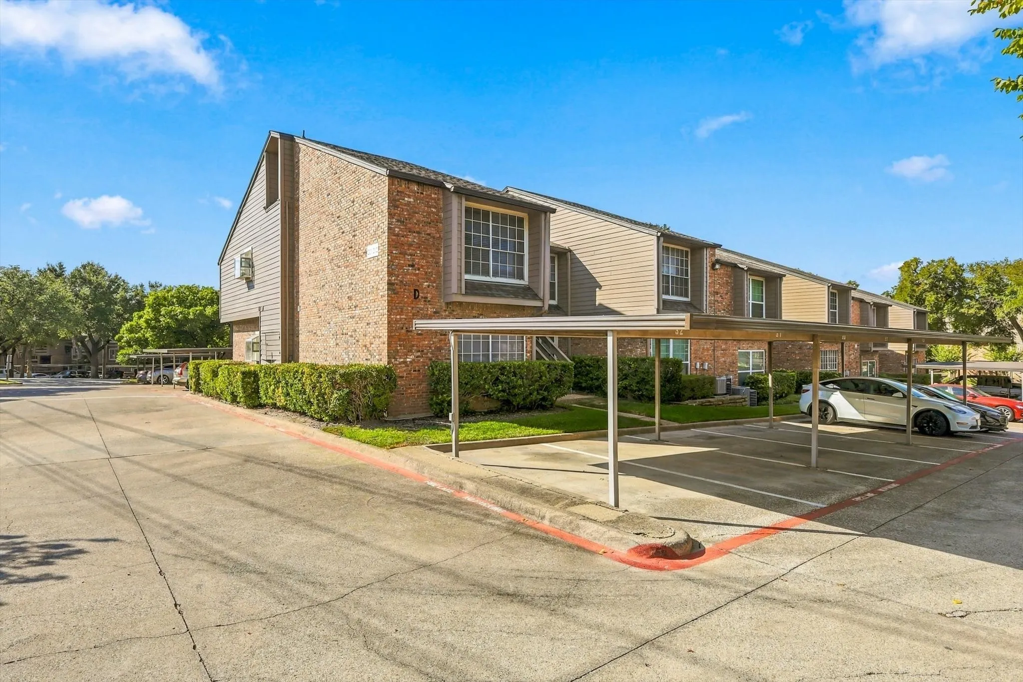 Condominium For Rent in Dallas County , 9801 Royal Lane 202, Dallas, Texas 75231, 2 Bedroom, 1 Bathroom, Garage spaces, 901 Sqft, built in 1981, mls#21397281, Real Estate Agent in Dallas, Homes For Rent in Dallas county, Homes For Rent in Dallas, Realtor in Dallas Texas, Real Estate Brokerage Independent Realty Texas, Luminita Cordes Realtor