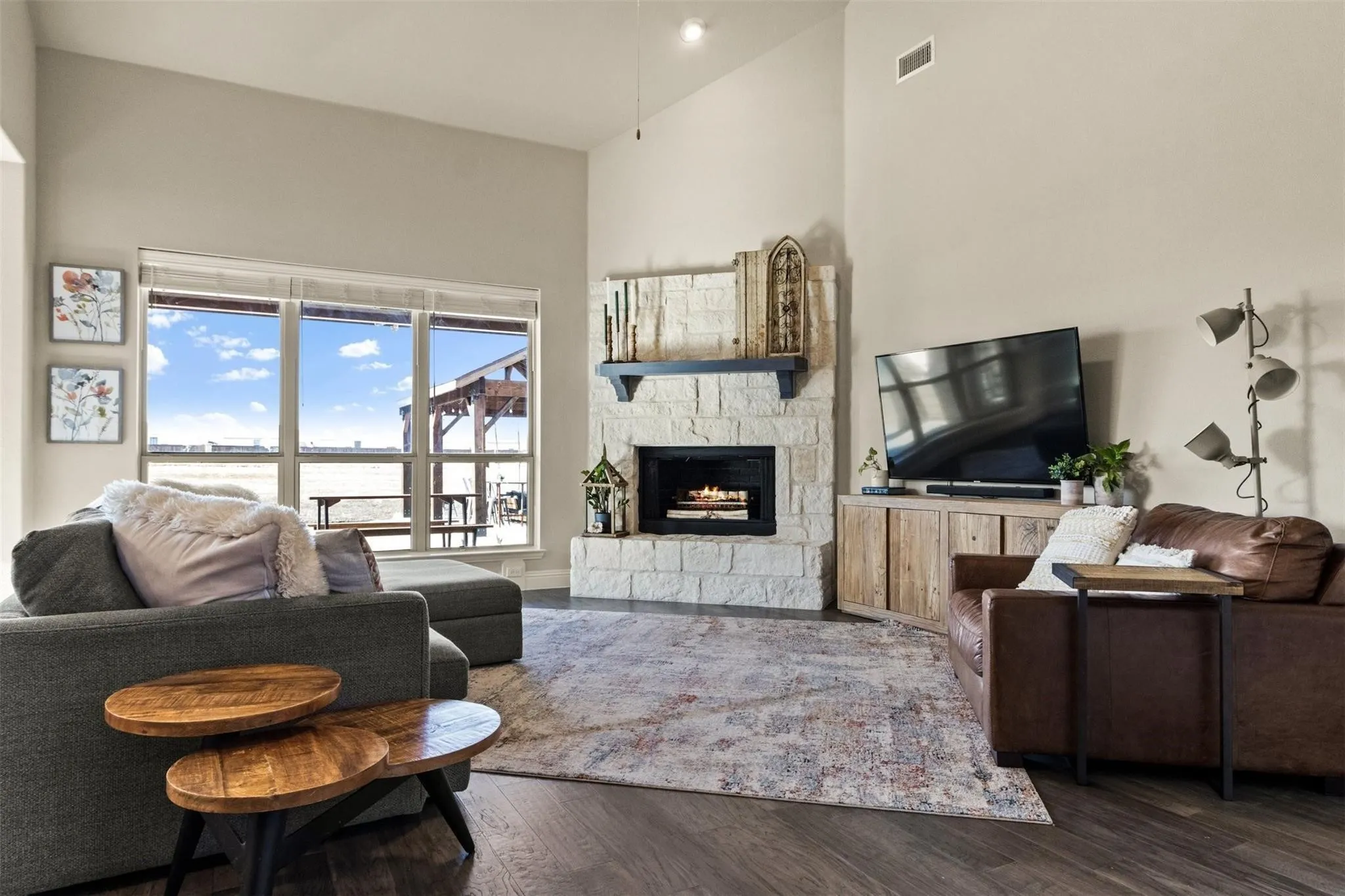 Single Family Residence For Rent in Kaufman County , 1133 Barrix Drive, Forney, Texas 75126, 5 Bedroom, 3 Bathroom, 3 Garage spaces, 2,950 Sqft, built in 2020, mls#21397189, Real Estate Agent in Forney, Homes For Rent in Kaufman county, Homes For Rent in Forney, Realtor in Forney Texas, Real Estate Brokerage Independent Realty Texas, Luminita Cordes Realtor