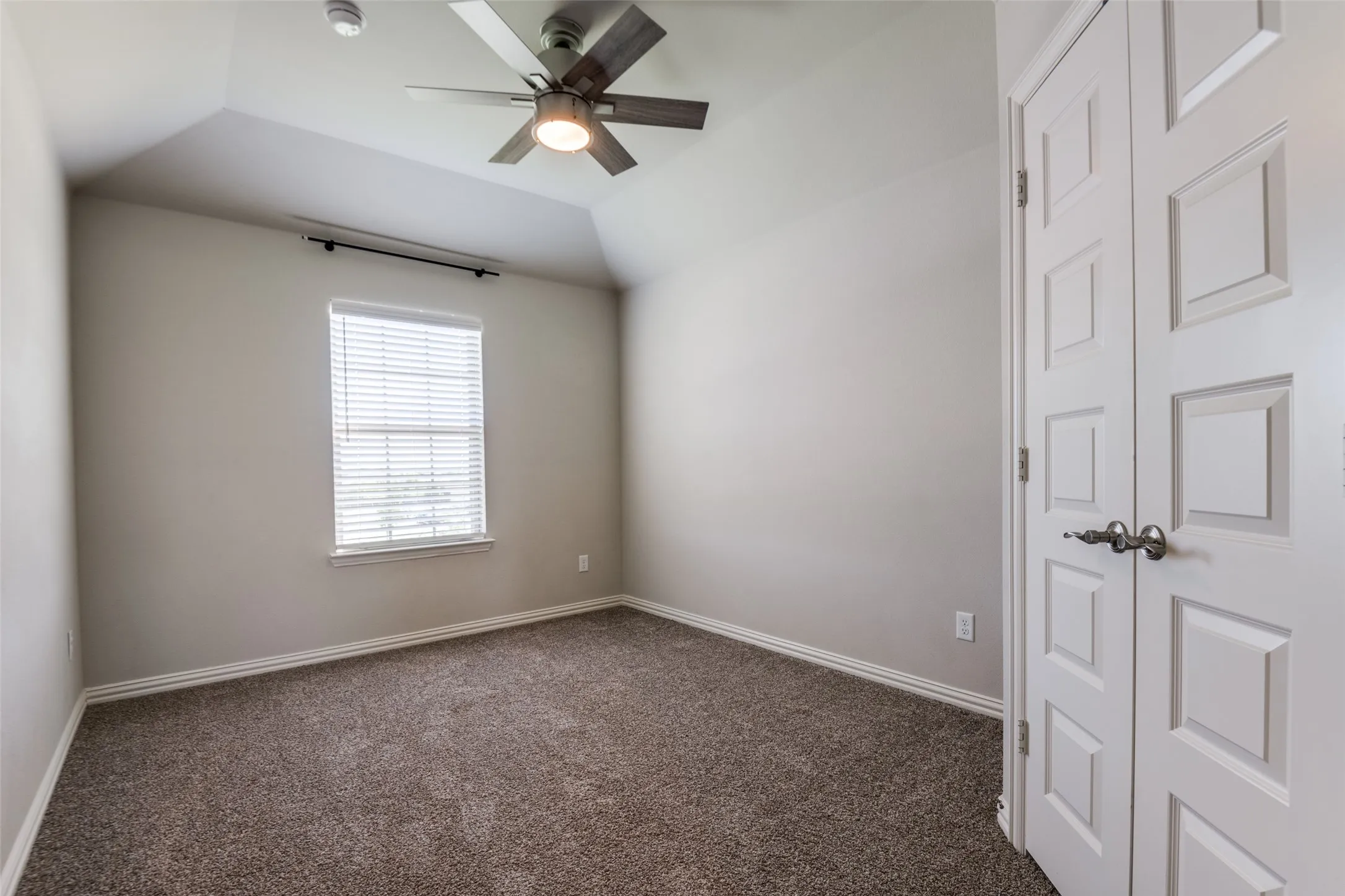 Single Family Residence For Rent in Kaufman County , 1133 Barrix Drive, Forney, Texas 75126, 5 Bedroom, 3 Bathroom, 3 Garage spaces, 2,950 Sqft, built in 2020, mls#21397189, Real Estate Agent in Forney, Homes For Rent in Kaufman county, Homes For Rent in Forney, Realtor in Forney Texas, Real Estate Brokerage Independent Realty Texas, Luminita Cordes Realtor