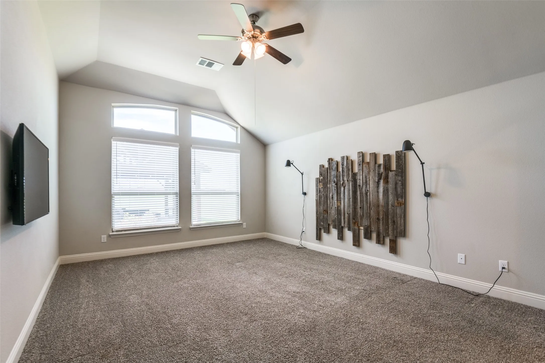 Single Family Residence For Rent in Kaufman County , 1133 Barrix Drive, Forney, Texas 75126, 5 Bedroom, 3 Bathroom, 3 Garage spaces, 2,950 Sqft, built in 2020, mls#21397189, Real Estate Agent in Forney, Homes For Rent in Kaufman county, Homes For Rent in Forney, Realtor in Forney Texas, Real Estate Brokerage Independent Realty Texas, Luminita Cordes Realtor