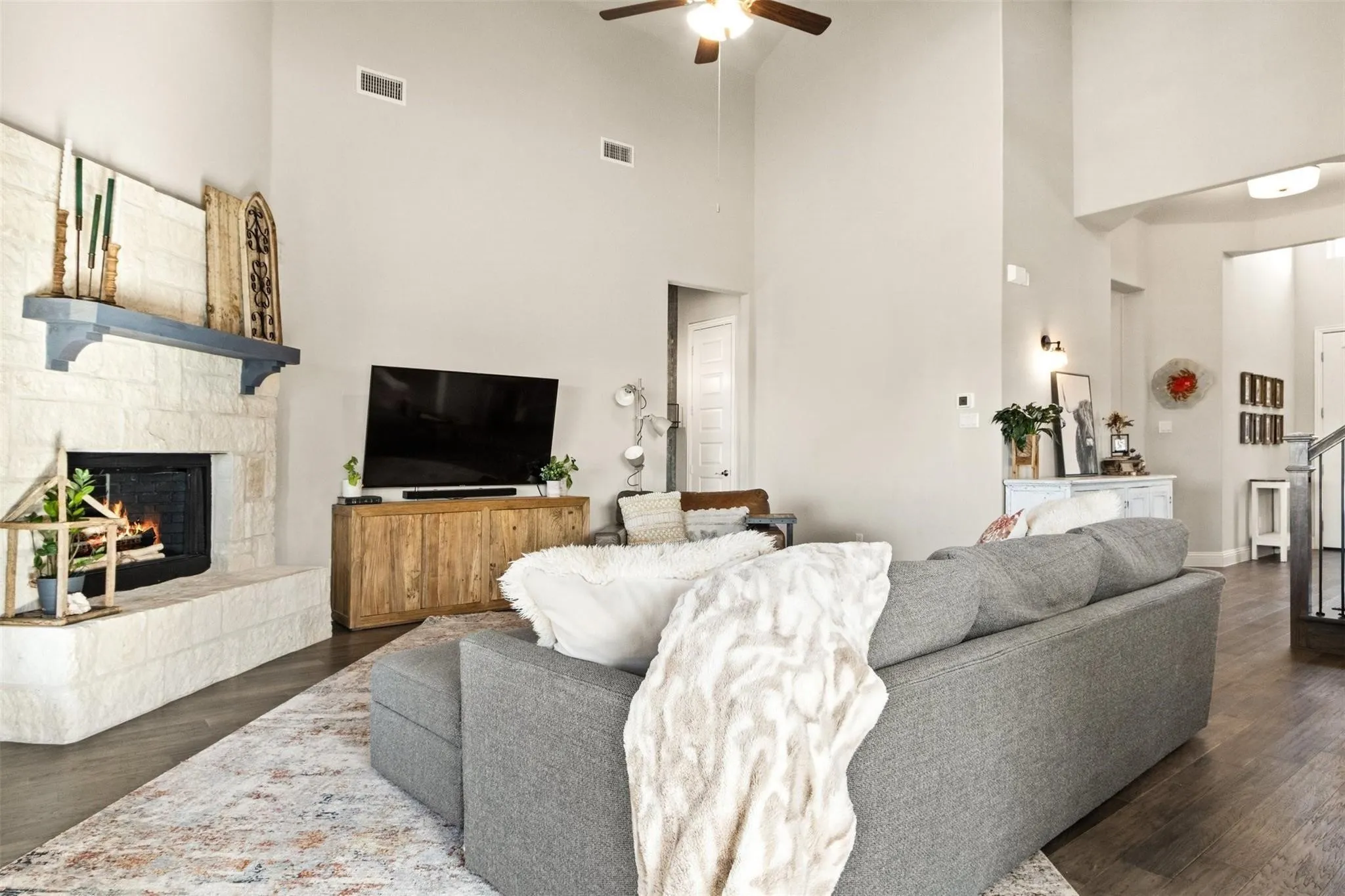 Single Family Residence For Rent in Kaufman County , 1133 Barrix Drive, Forney, Texas 75126, 5 Bedroom, 3 Bathroom, 3 Garage spaces, 2,950 Sqft, built in 2020, mls#21397189, Real Estate Agent in Forney, Homes For Rent in Kaufman county, Homes For Rent in Forney, Realtor in Forney Texas, Real Estate Brokerage Independent Realty Texas, Luminita Cordes Realtor
