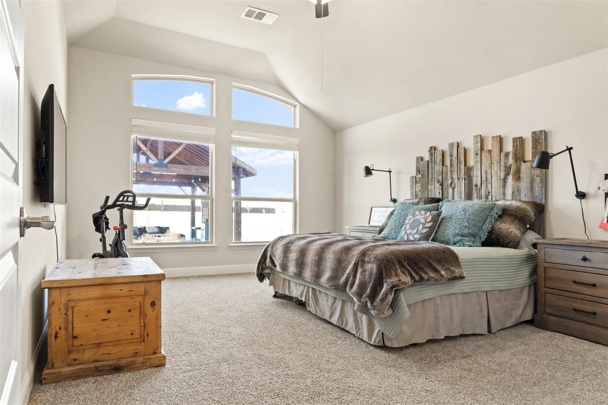 Single Family Residence For Rent in Kaufman County , 1133 Barrix Drive, Forney, Texas 75126, 5 Bedroom, 3 Bathroom, 3 Garage spaces, 2,950 Sqft, built in 2020, mls#21397189, Real Estate Agent in Forney, Homes For Rent in Kaufman county, Homes For Rent in Forney, Realtor in Forney Texas, Real Estate Brokerage Independent Realty Texas, Luminita Cordes Realtor