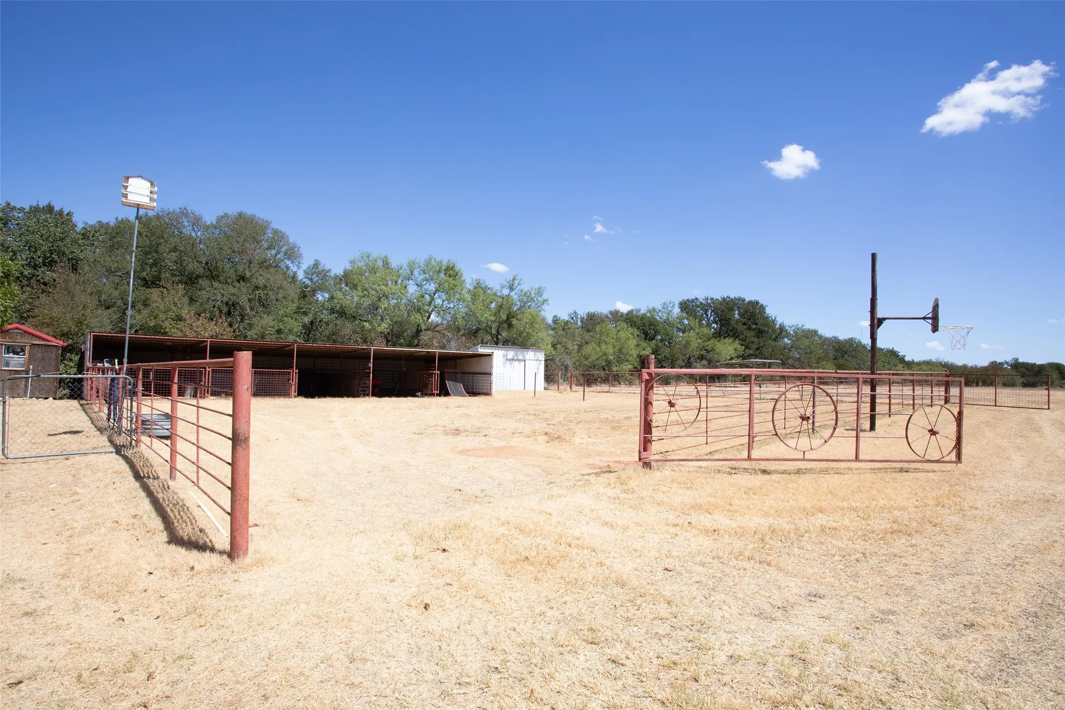 Single Family Residence For Sale in Young County , 481 Lower Tonk Valley Road, Graham, Texas 76450, 3 Bedroom, 2 Bathroom, Garage spaces, 1,783 Sqft, built in 1980, mls#21397269, Real Estate Agent in Graham, Homes For Sale in Young county, Homes For Sale in Graham, Realtor in Graham Texas, Real Estate Brokerage Independent Realty Texas, Luminita Cordes Realtor
