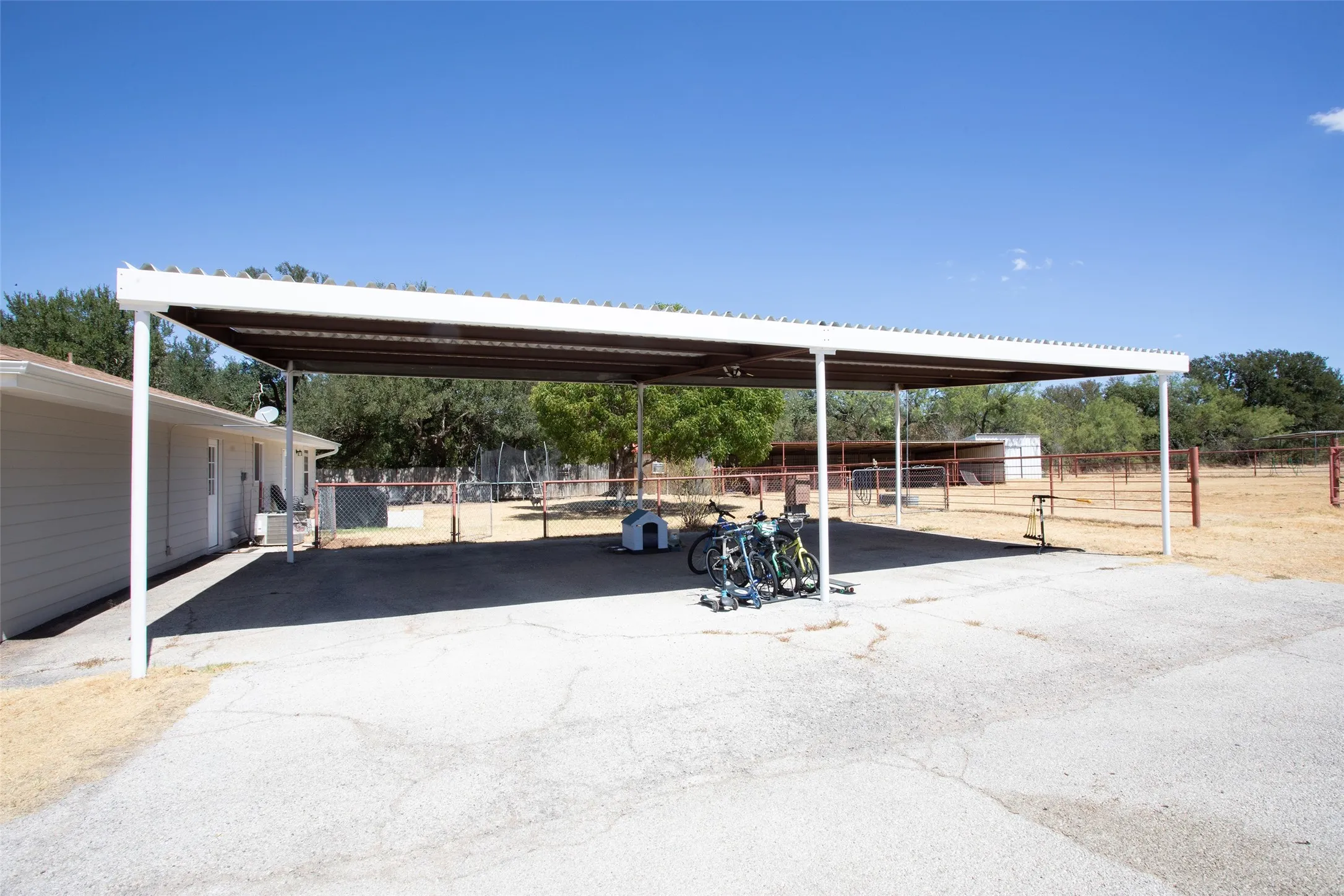 Single Family Residence For Sale in Young County , 481 Lower Tonk Valley Road, Graham, Texas 76450, 3 Bedroom, 2 Bathroom, Garage spaces, 1,783 Sqft, built in 1980, mls#21397269, Real Estate Agent in Graham, Homes For Sale in Young county, Homes For Sale in Graham, Realtor in Graham Texas, Real Estate Brokerage Independent Realty Texas, Luminita Cordes Realtor