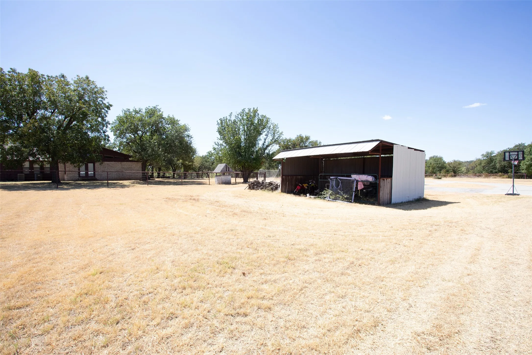 Single Family Residence For Sale in Young County , 481 Lower Tonk Valley Road, Graham, Texas 76450, 3 Bedroom, 2 Bathroom, Garage spaces, 1,783 Sqft, built in 1980, mls#21397269, Real Estate Agent in Graham, Homes For Sale in Young county, Homes For Sale in Graham, Realtor in Graham Texas, Real Estate Brokerage Independent Realty Texas, Luminita Cordes Realtor