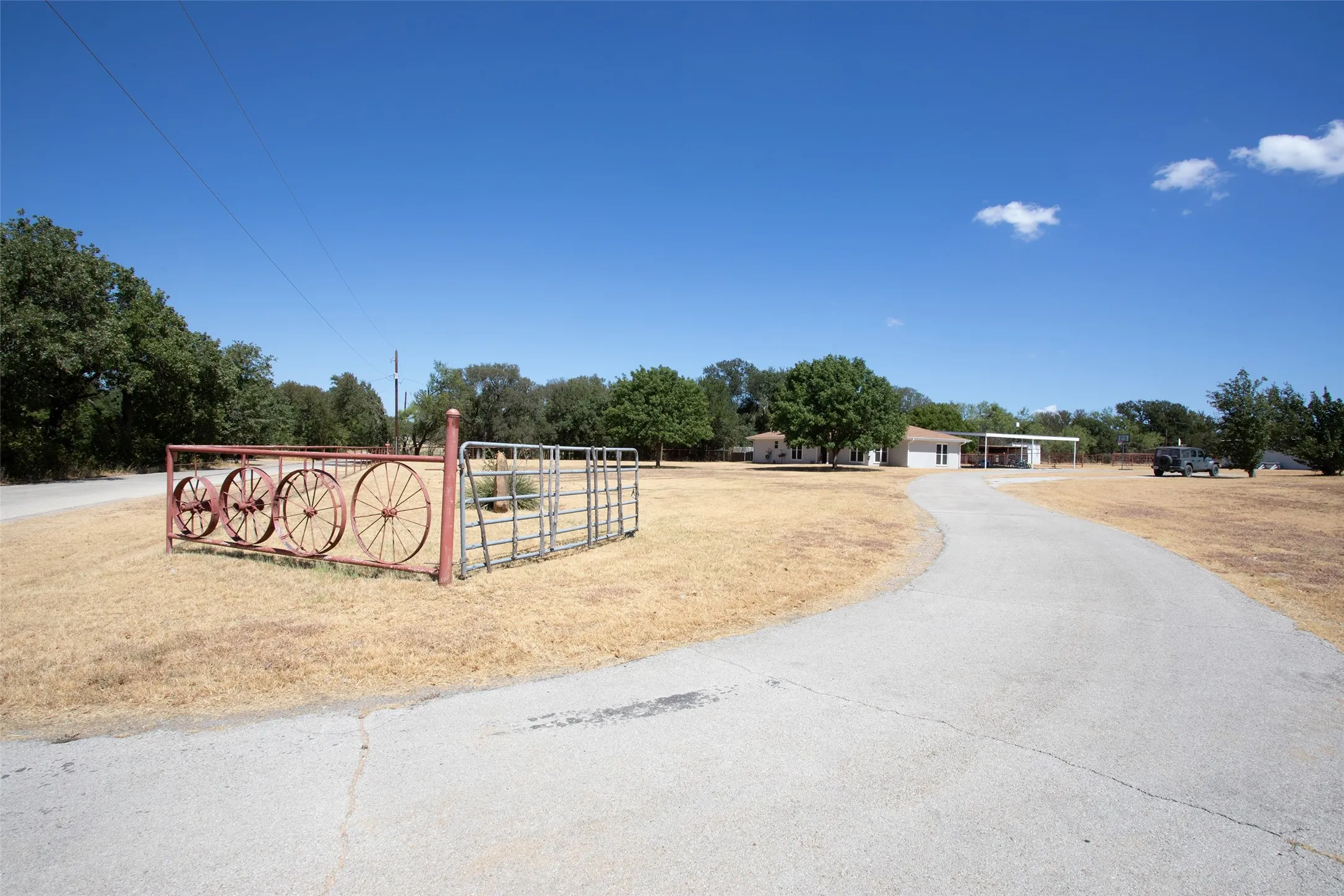 Single Family Residence For Sale in Young County , 481 Lower Tonk Valley Road, Graham, Texas 76450, 3 Bedroom, 2 Bathroom, Garage spaces, 1,783 Sqft, built in 1980, mls#21397269, Real Estate Agent in Graham, Homes For Sale in Young county, Homes For Sale in Graham, Realtor in Graham Texas, Real Estate Brokerage Independent Realty Texas, Luminita Cordes Realtor